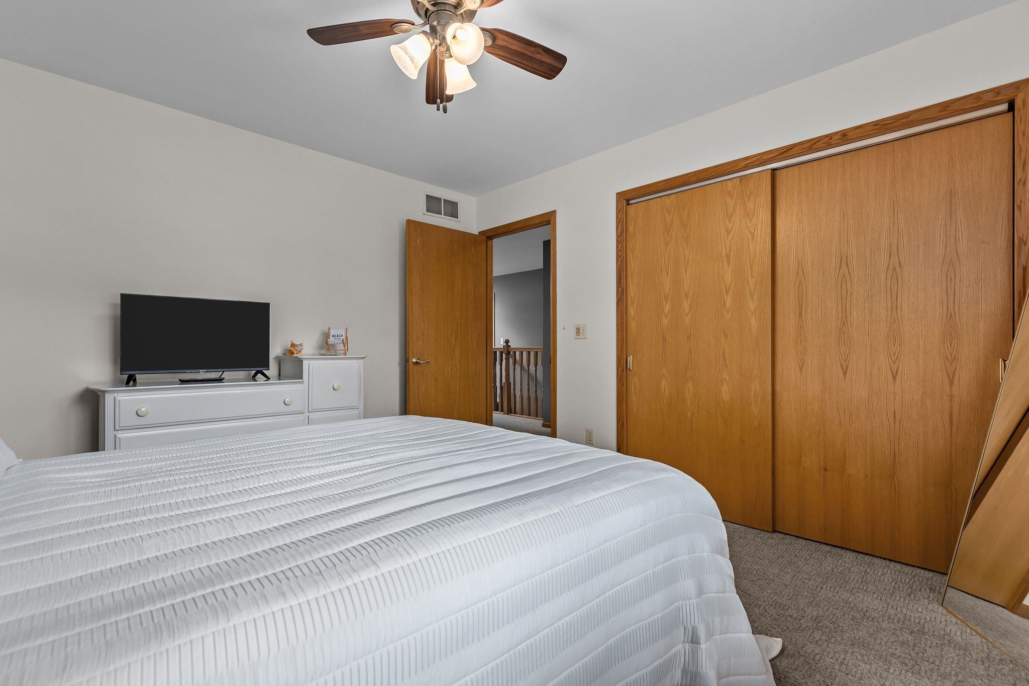 3023 E GREENLEAF Drive