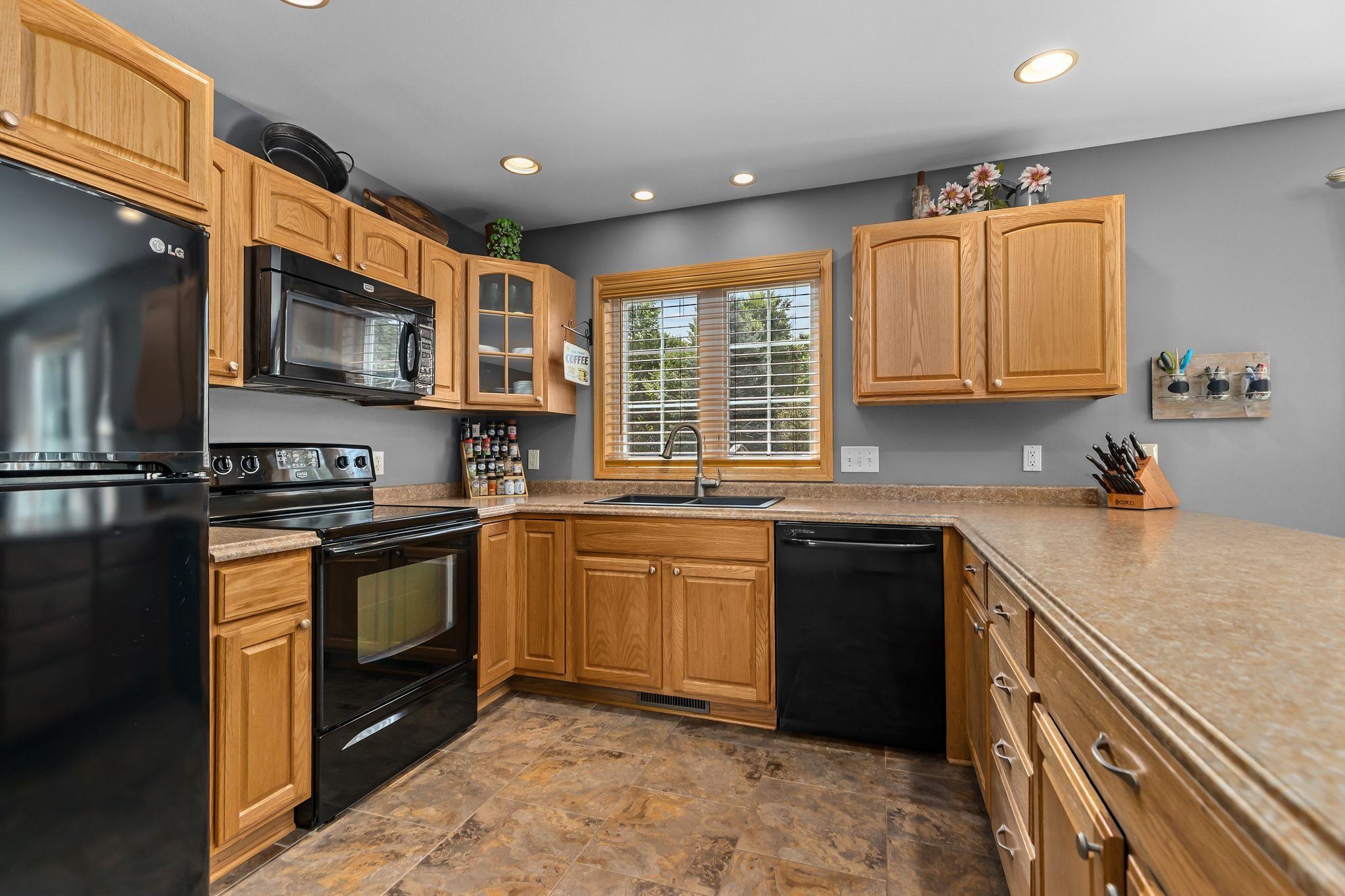 3023 E GREENLEAF Drive