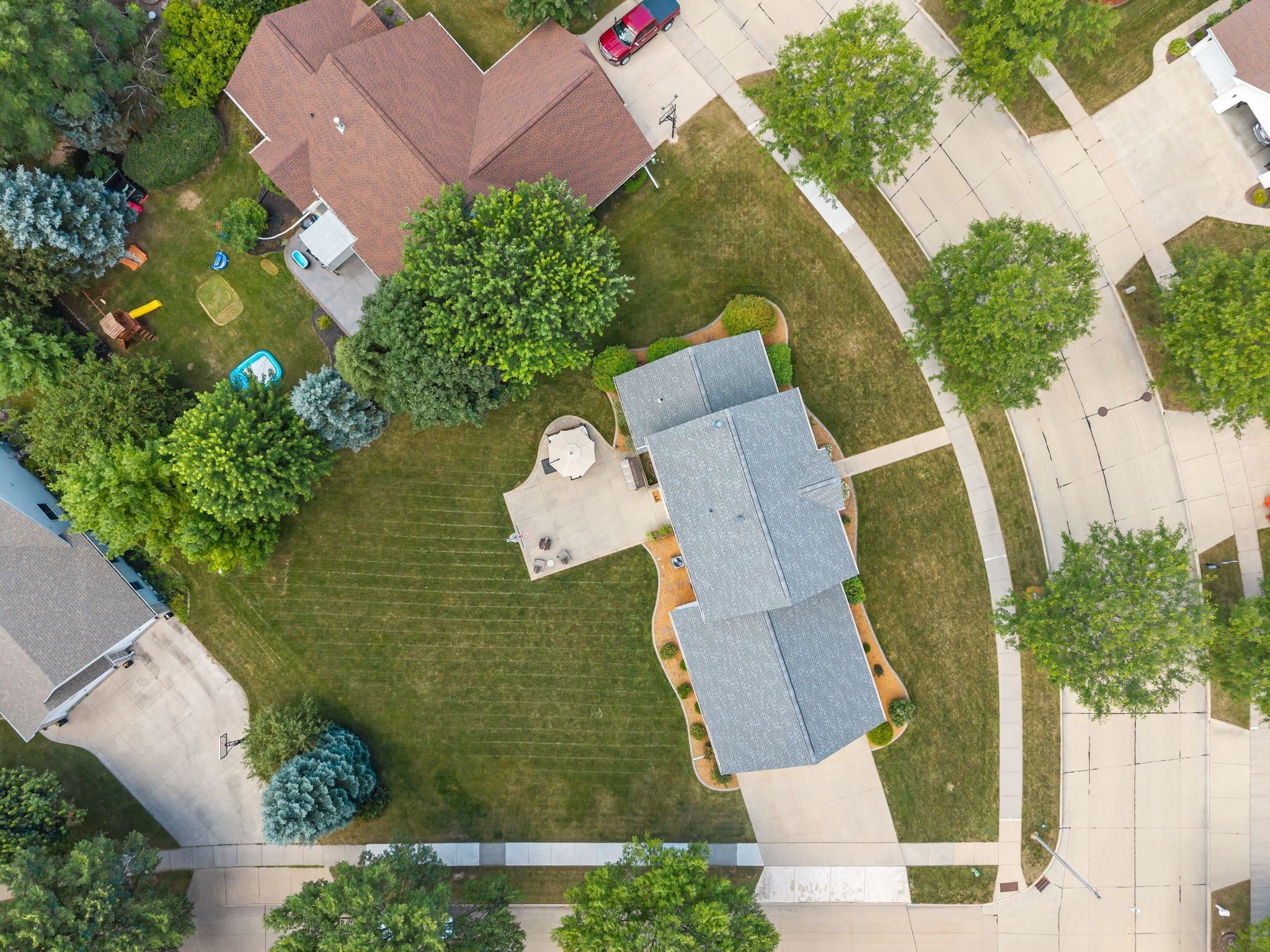 3023 E GREENLEAF Drive