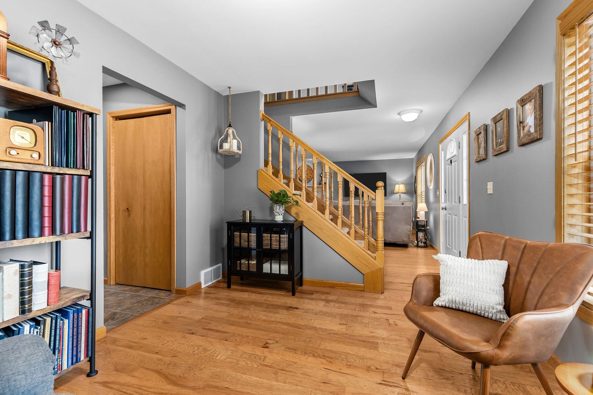 3023 E GREENLEAF Drive
