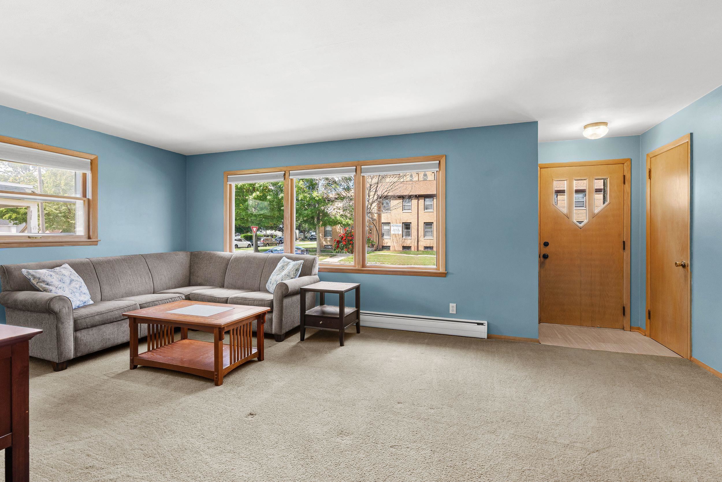 123 W 8TH Street