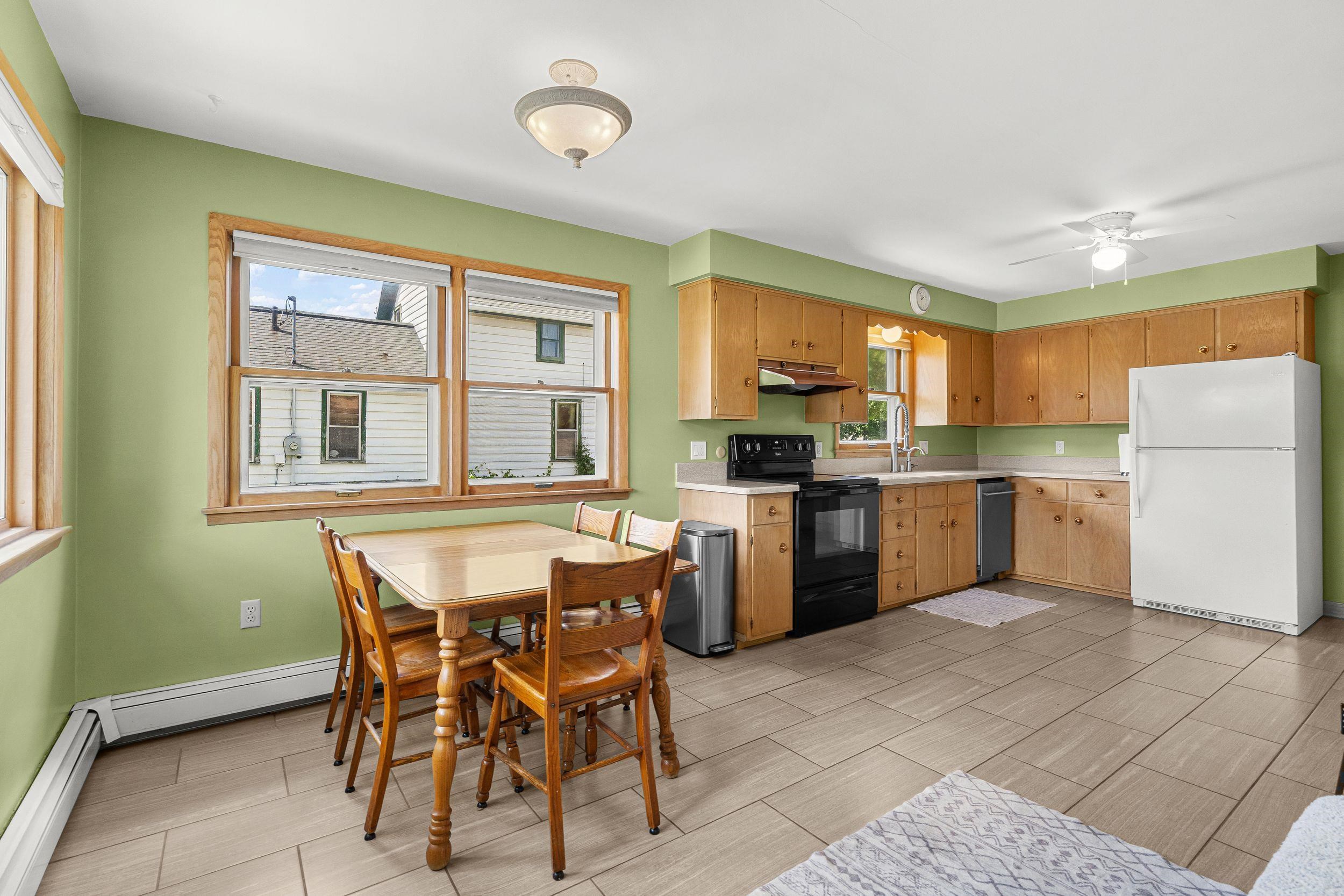 123 W 8TH Street