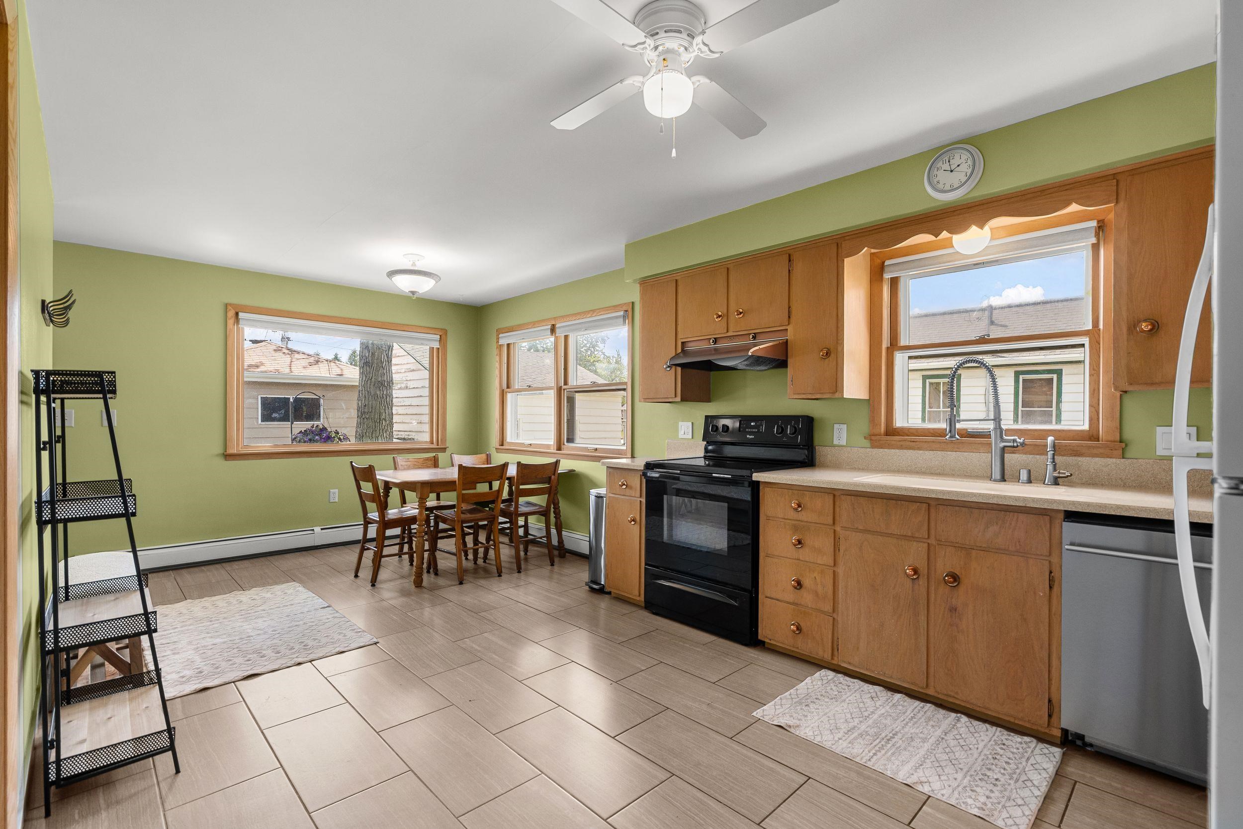 123 W 8TH Street