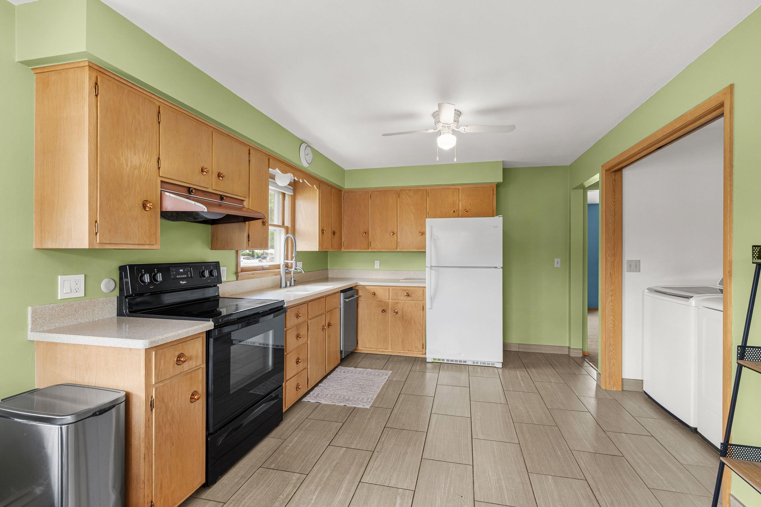 123 W 8TH Street