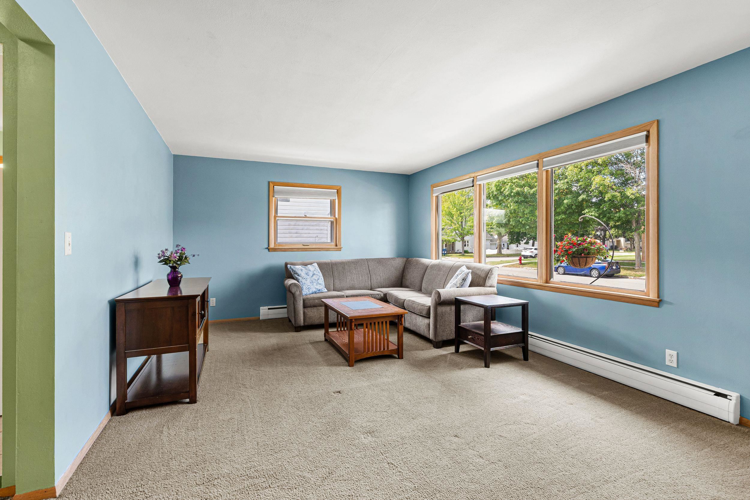 123 W 8TH Street