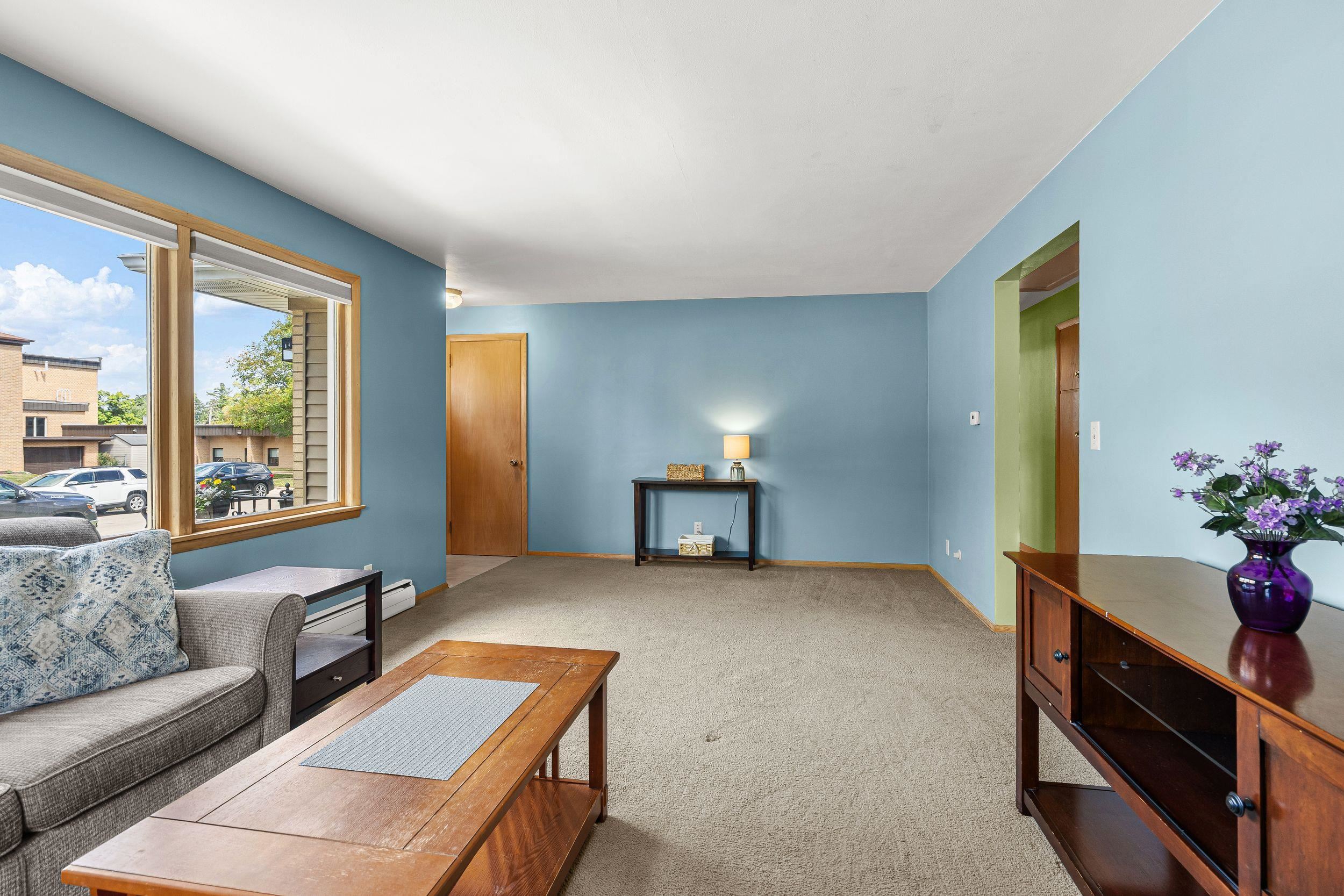 123 W 8TH Street