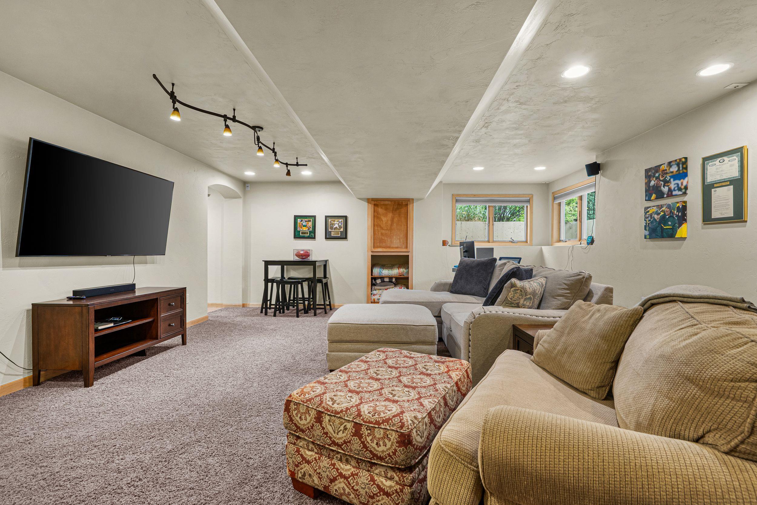W6571 AUSTIN Drive