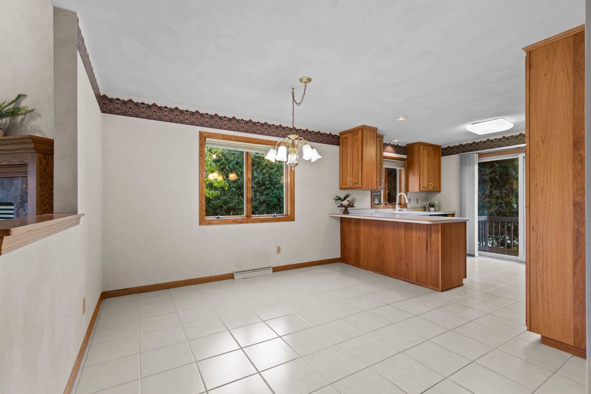 303 PARKVIEW Lane