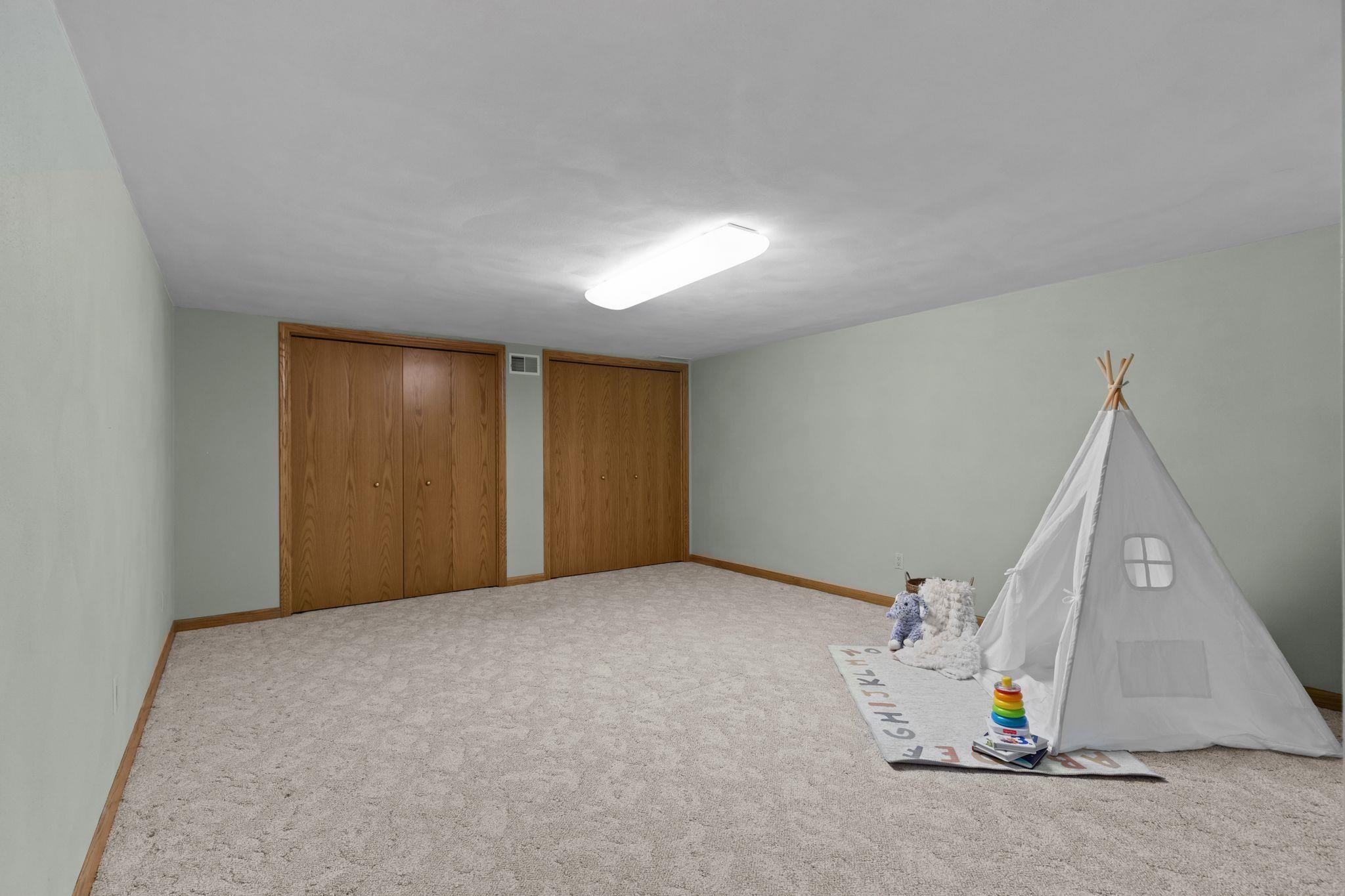 303 PARKVIEW Lane