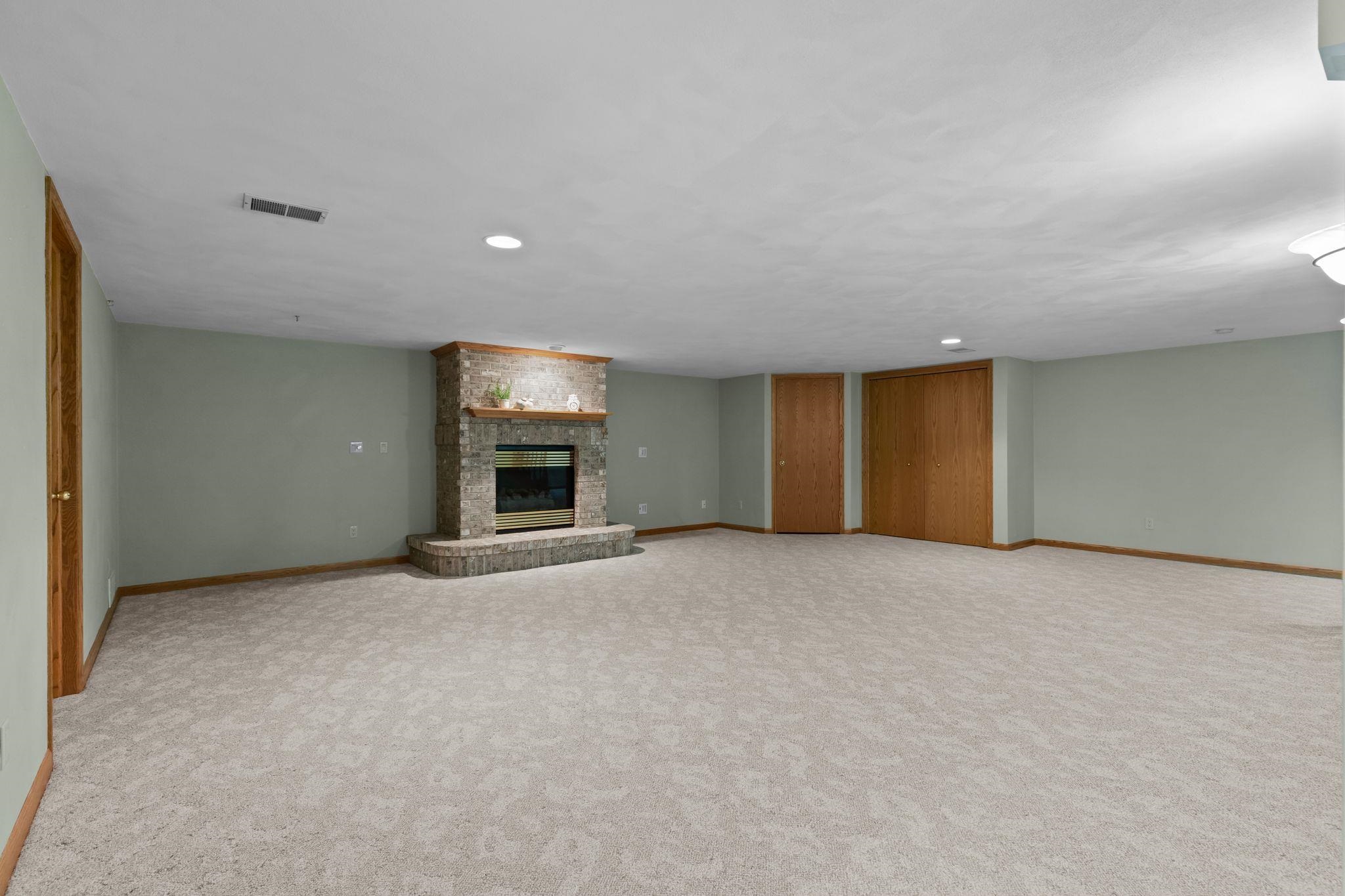 303 PARKVIEW Lane