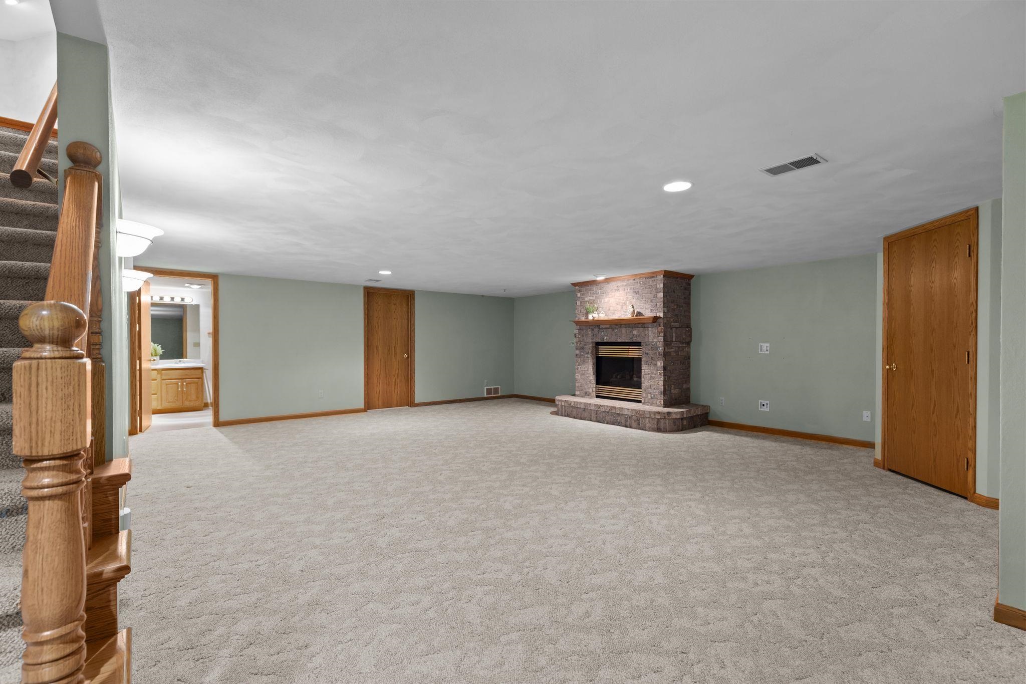 303 PARKVIEW Lane