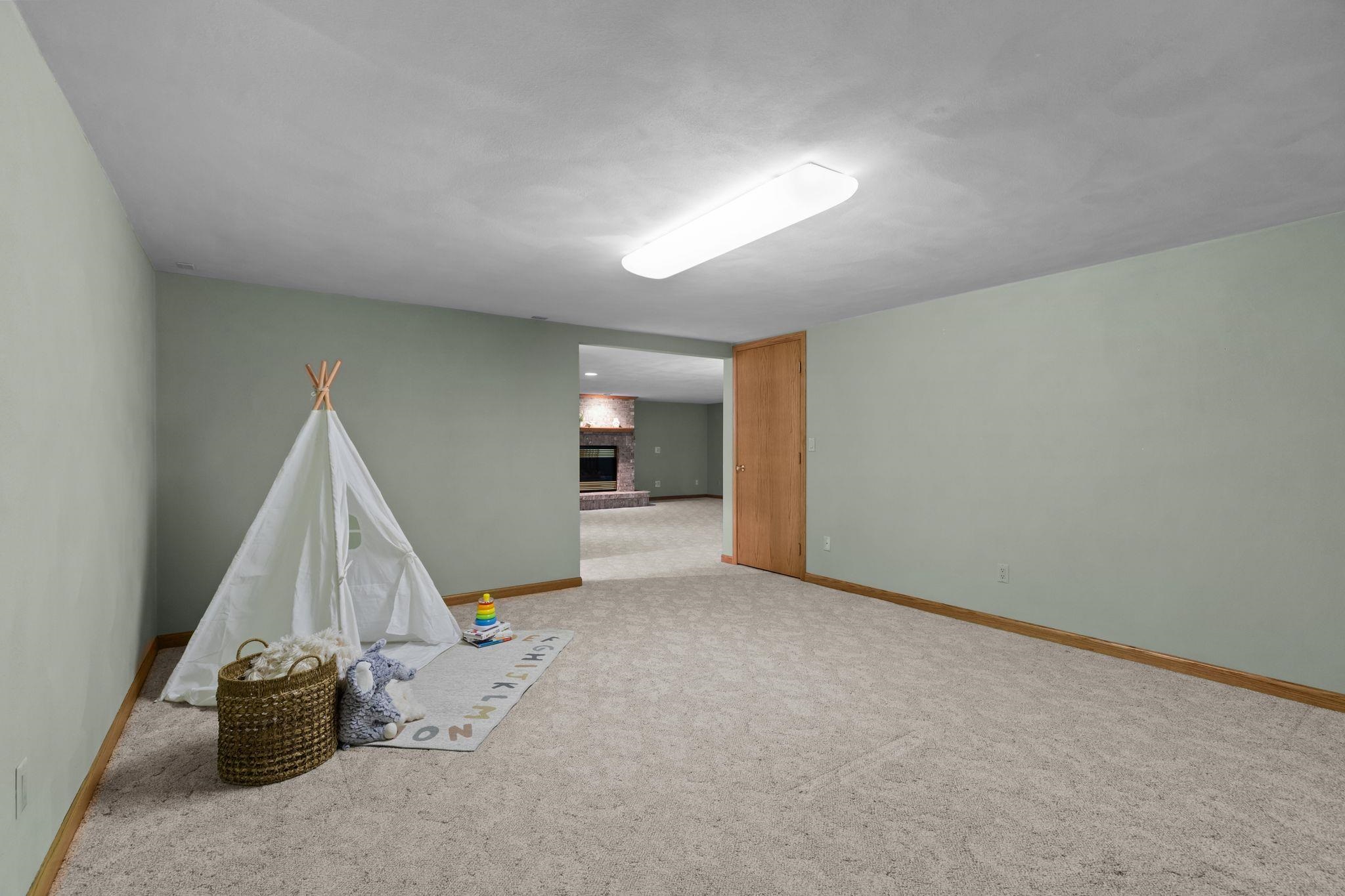 303 PARKVIEW Lane