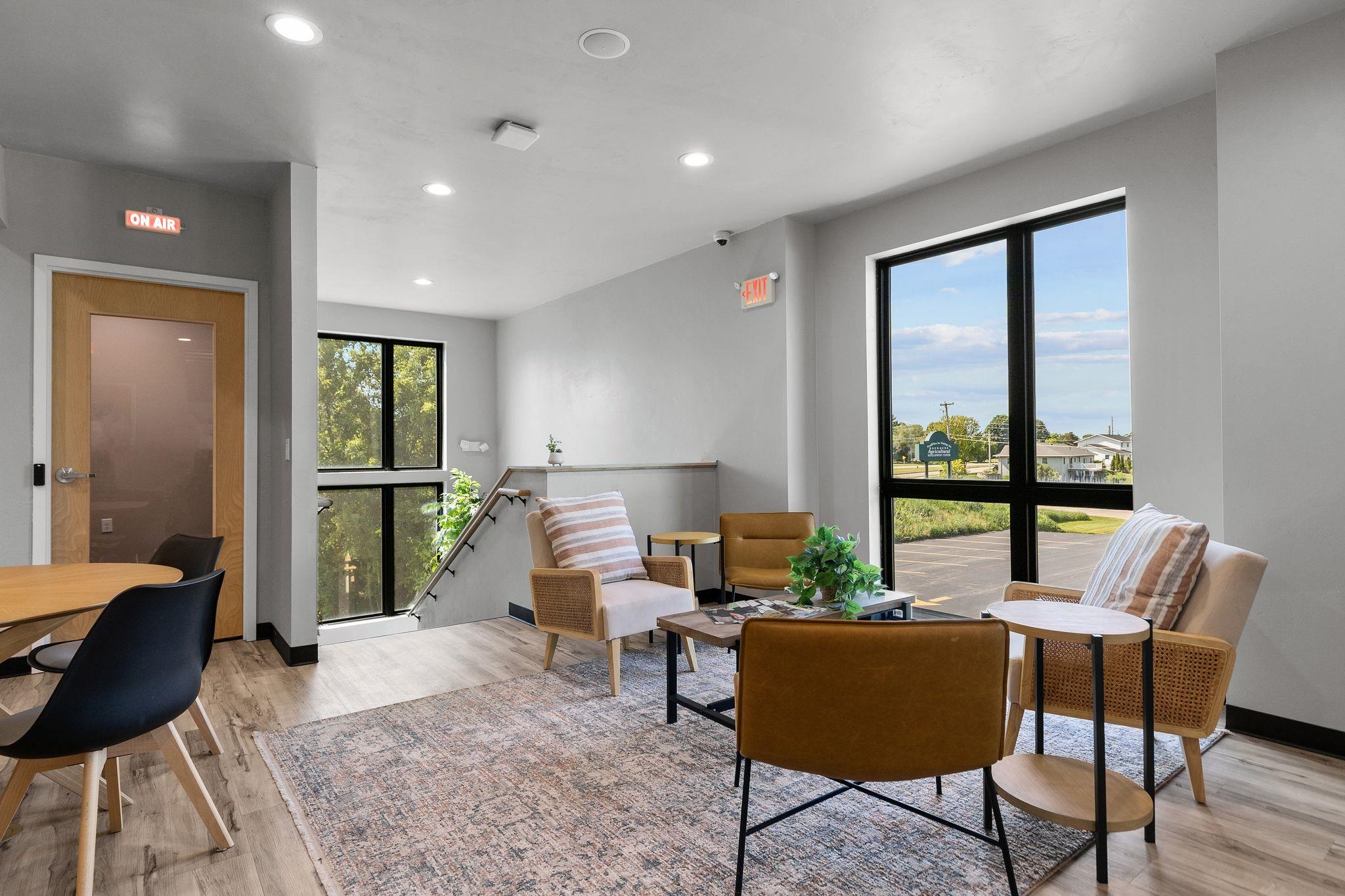 390 E FARMLAND Drive Unit: 207