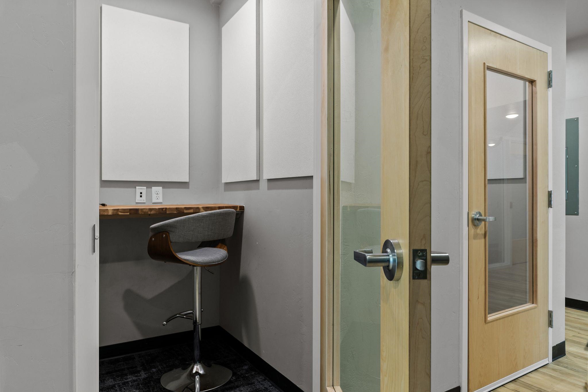 390 E FARMLAND Drive Unit: 207