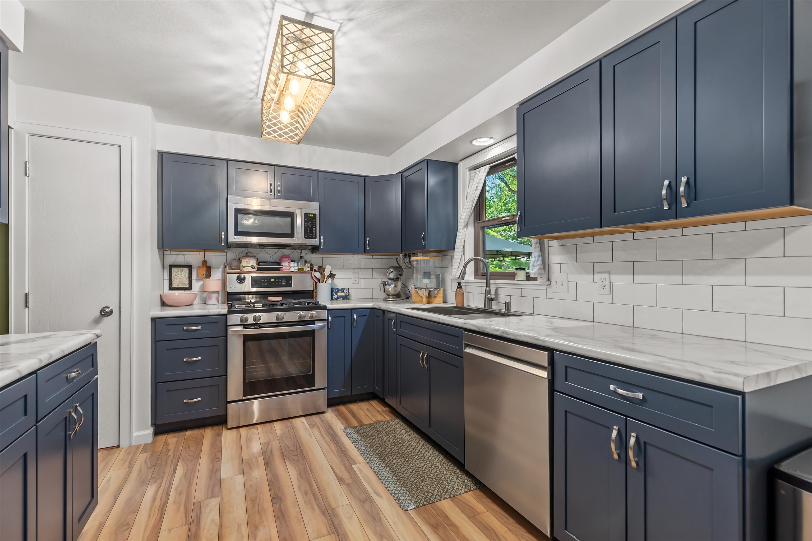 2108 S HORIZON Drive