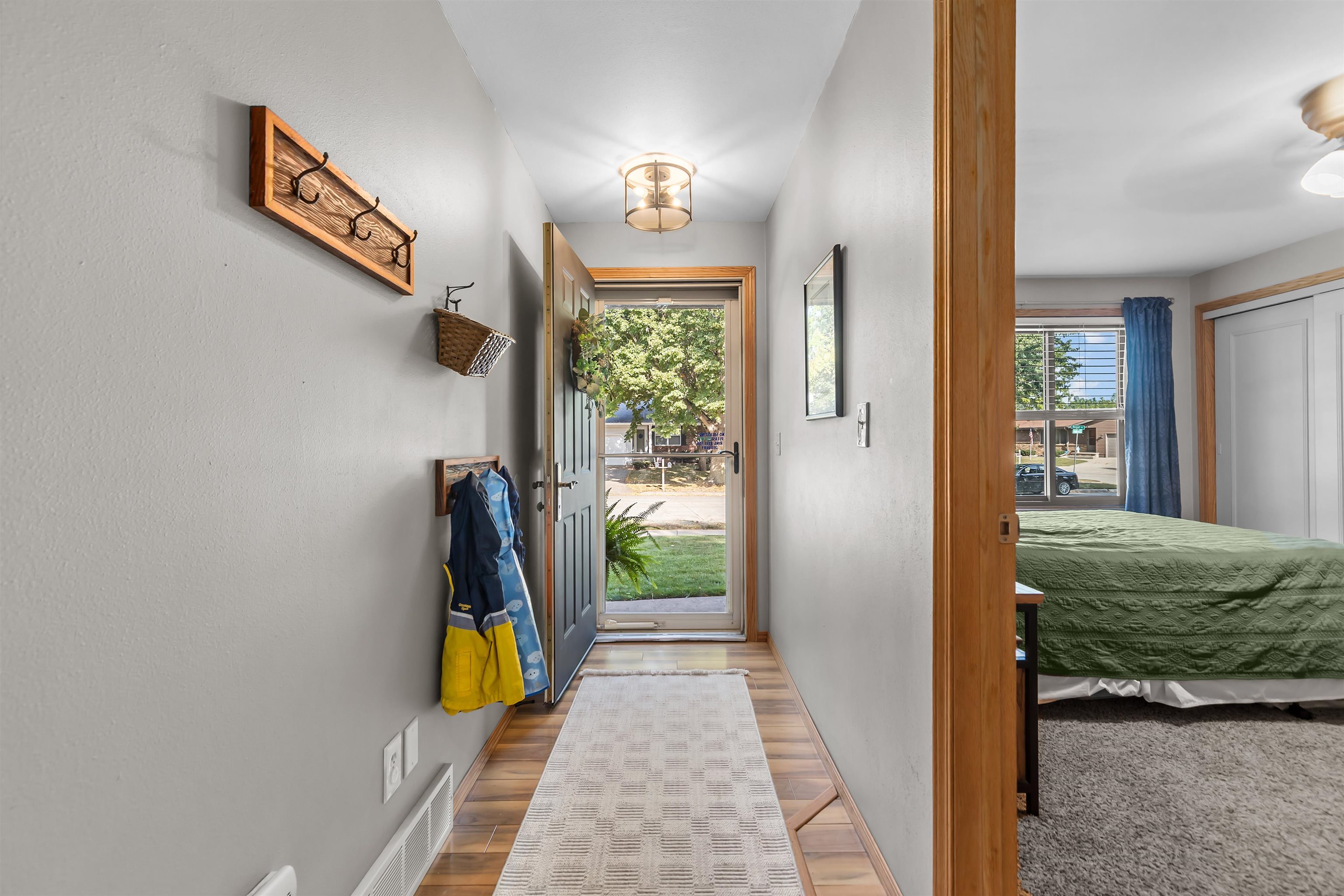 2108 S HORIZON Drive