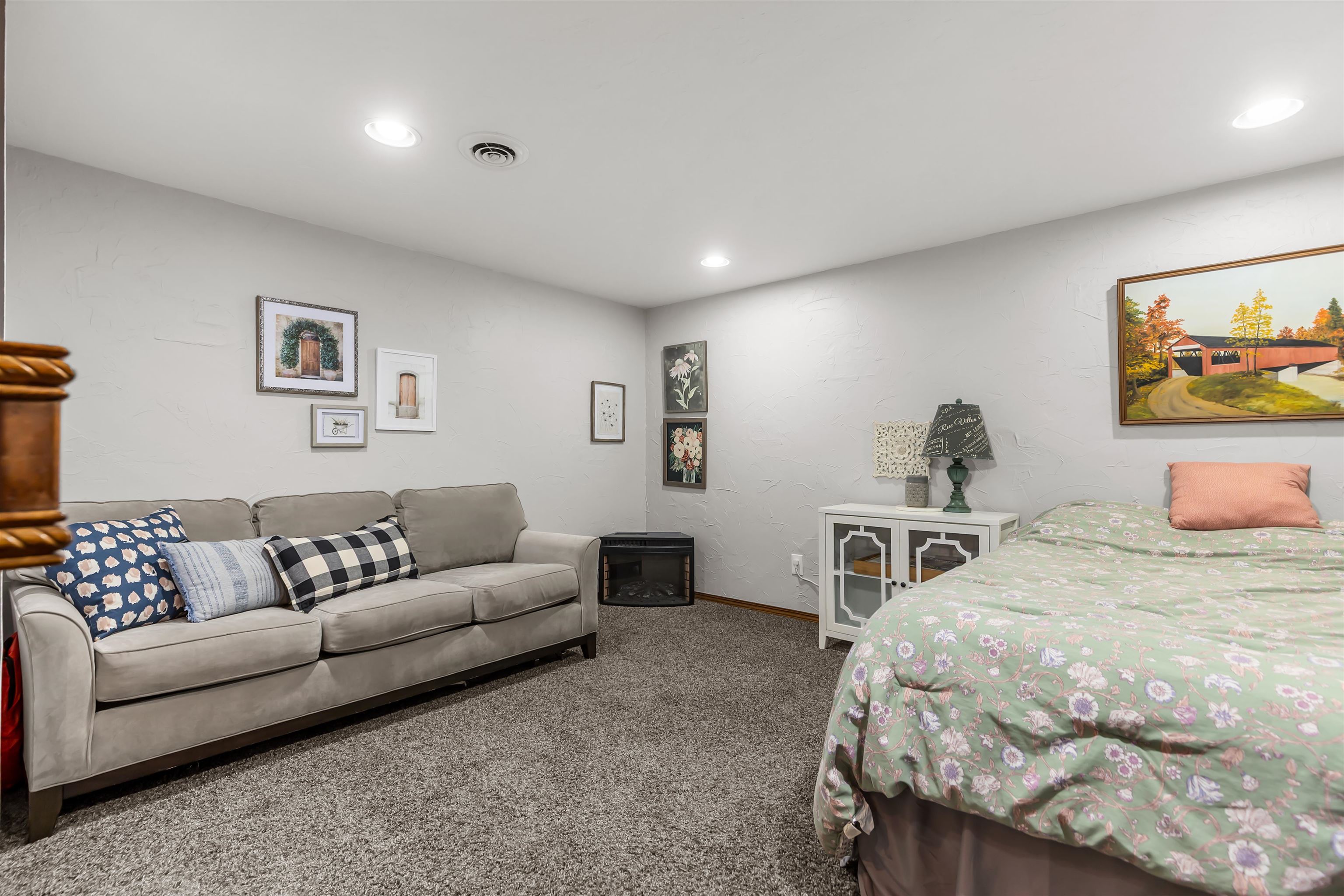 2108 S HORIZON Drive