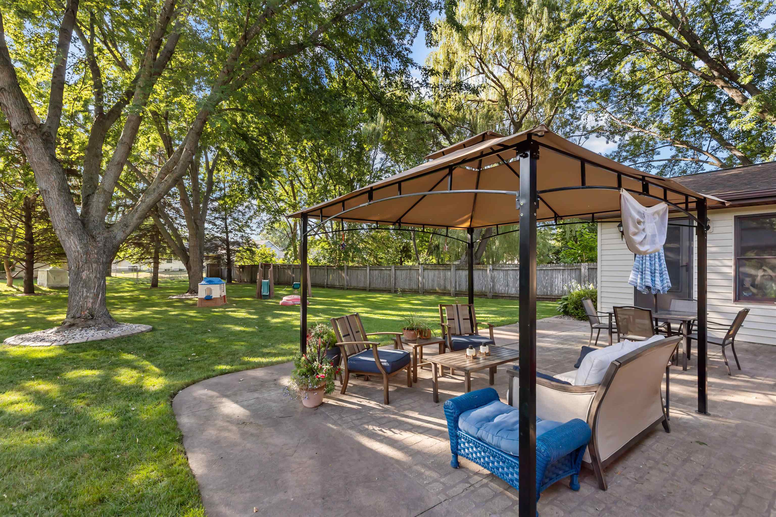 2108 S HORIZON Drive