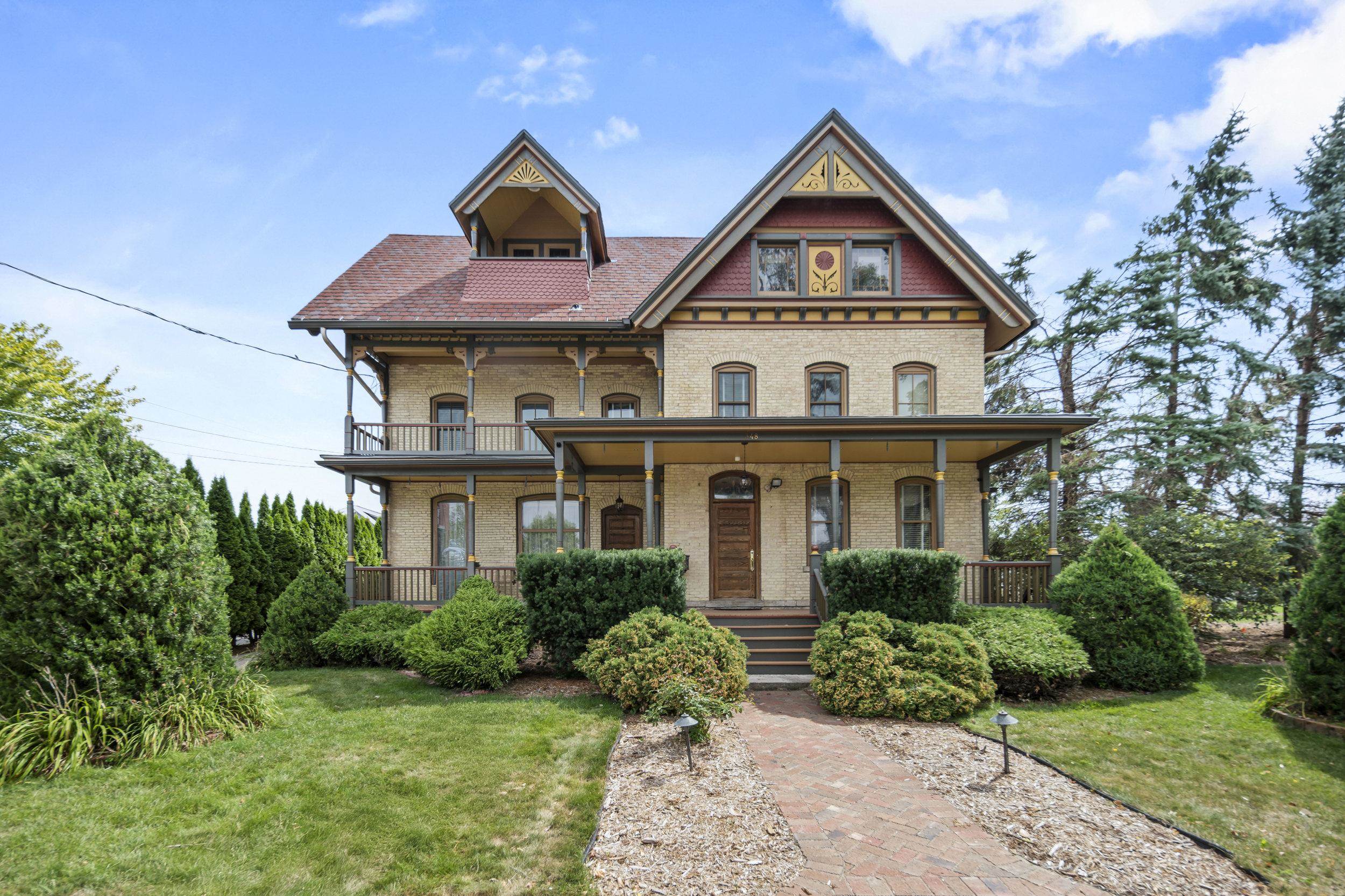 348 NAYMUT Street