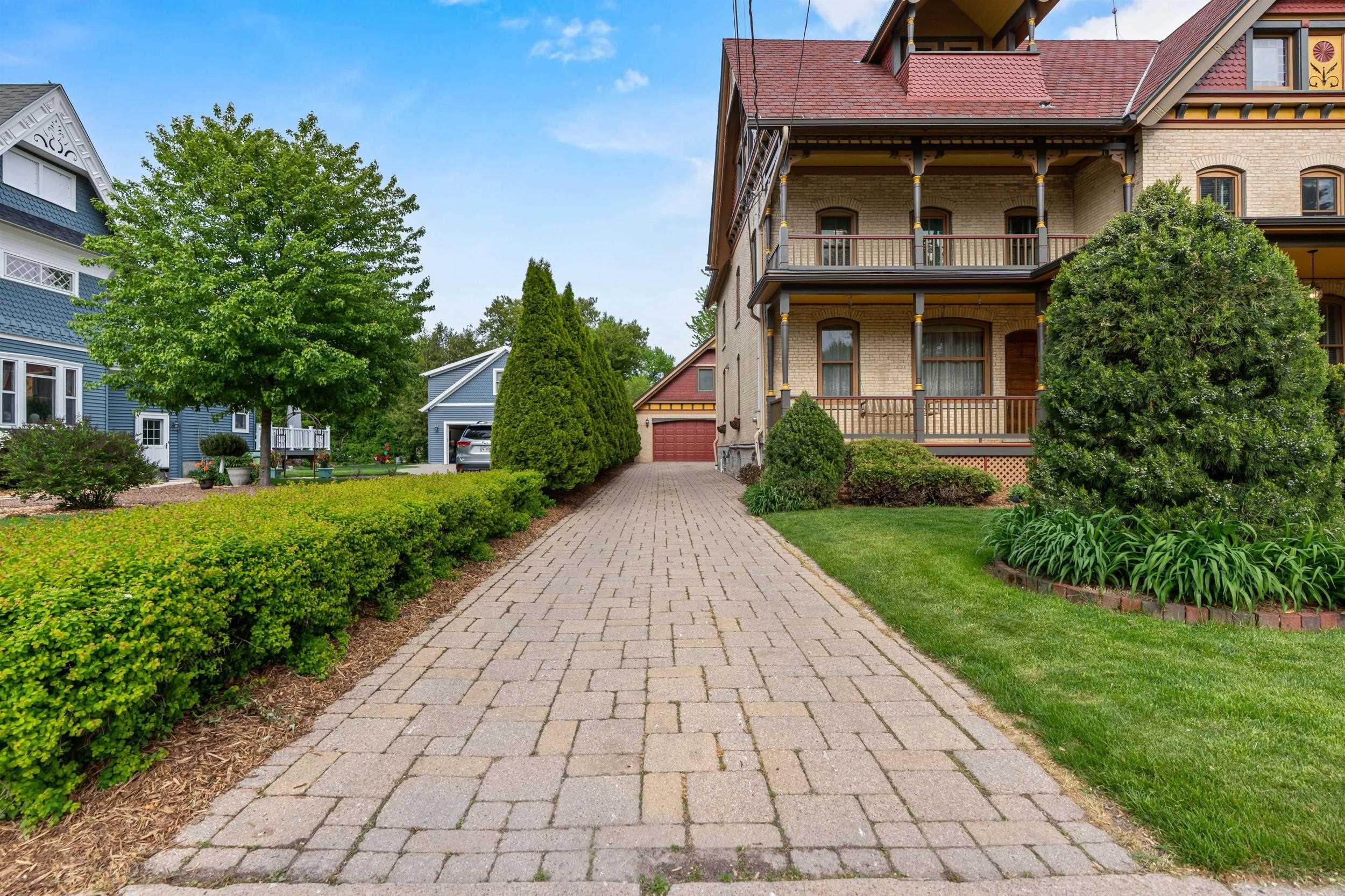 348 NAYMUT Street