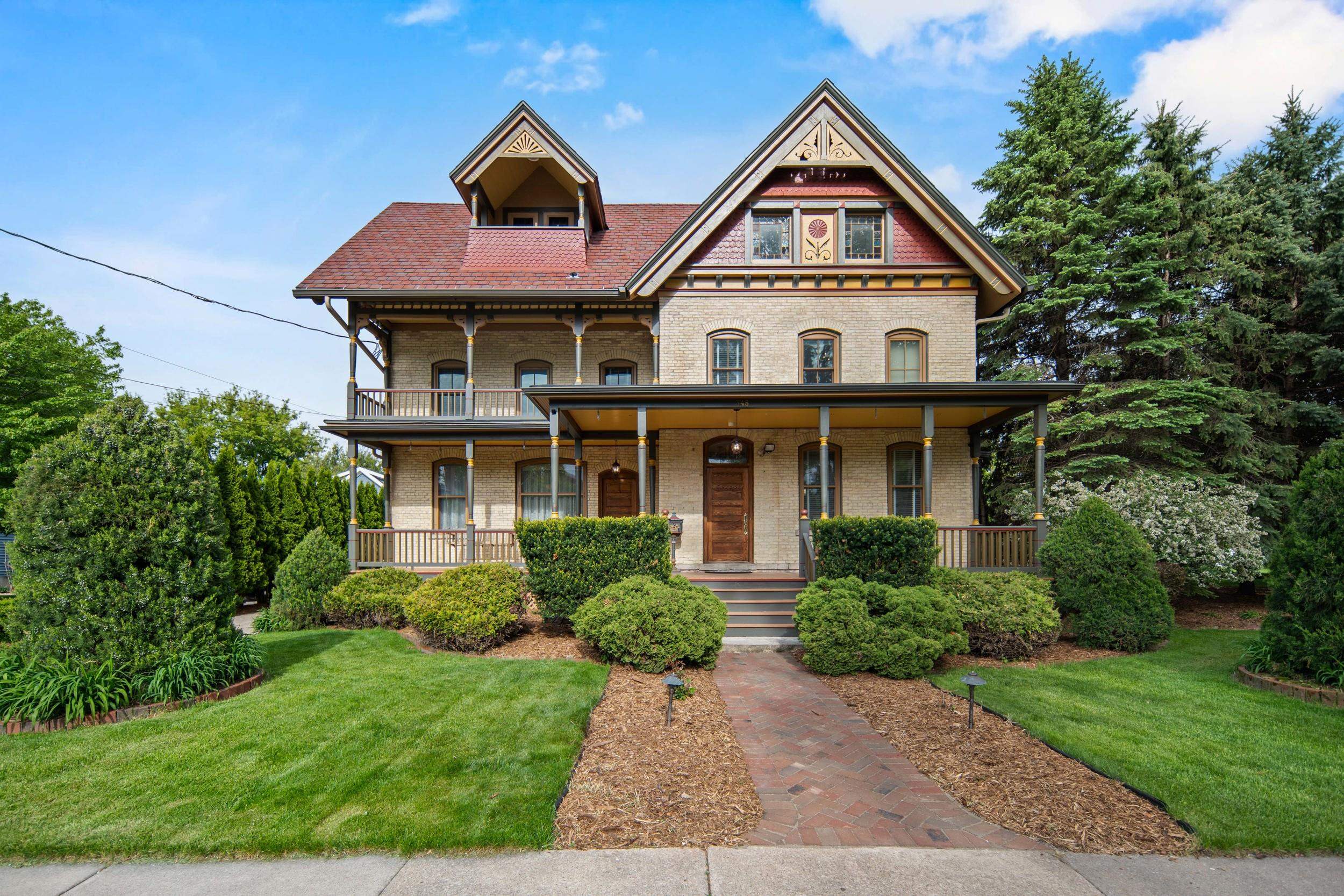 348 NAYMUT Street
