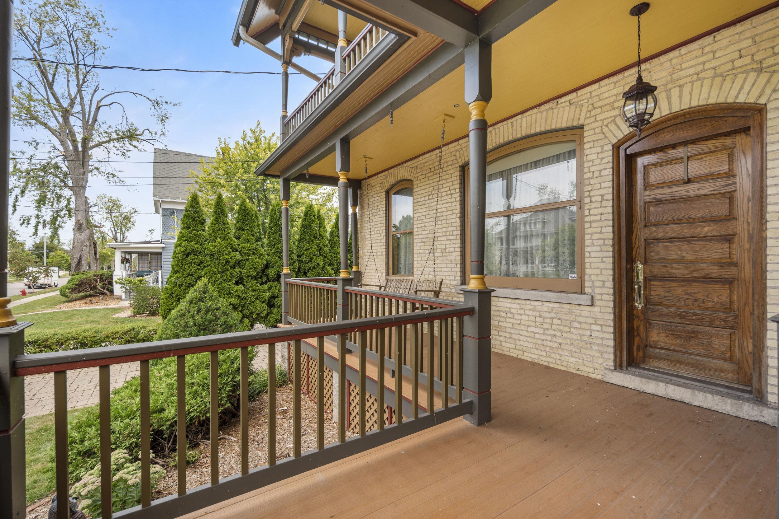 348 NAYMUT Street