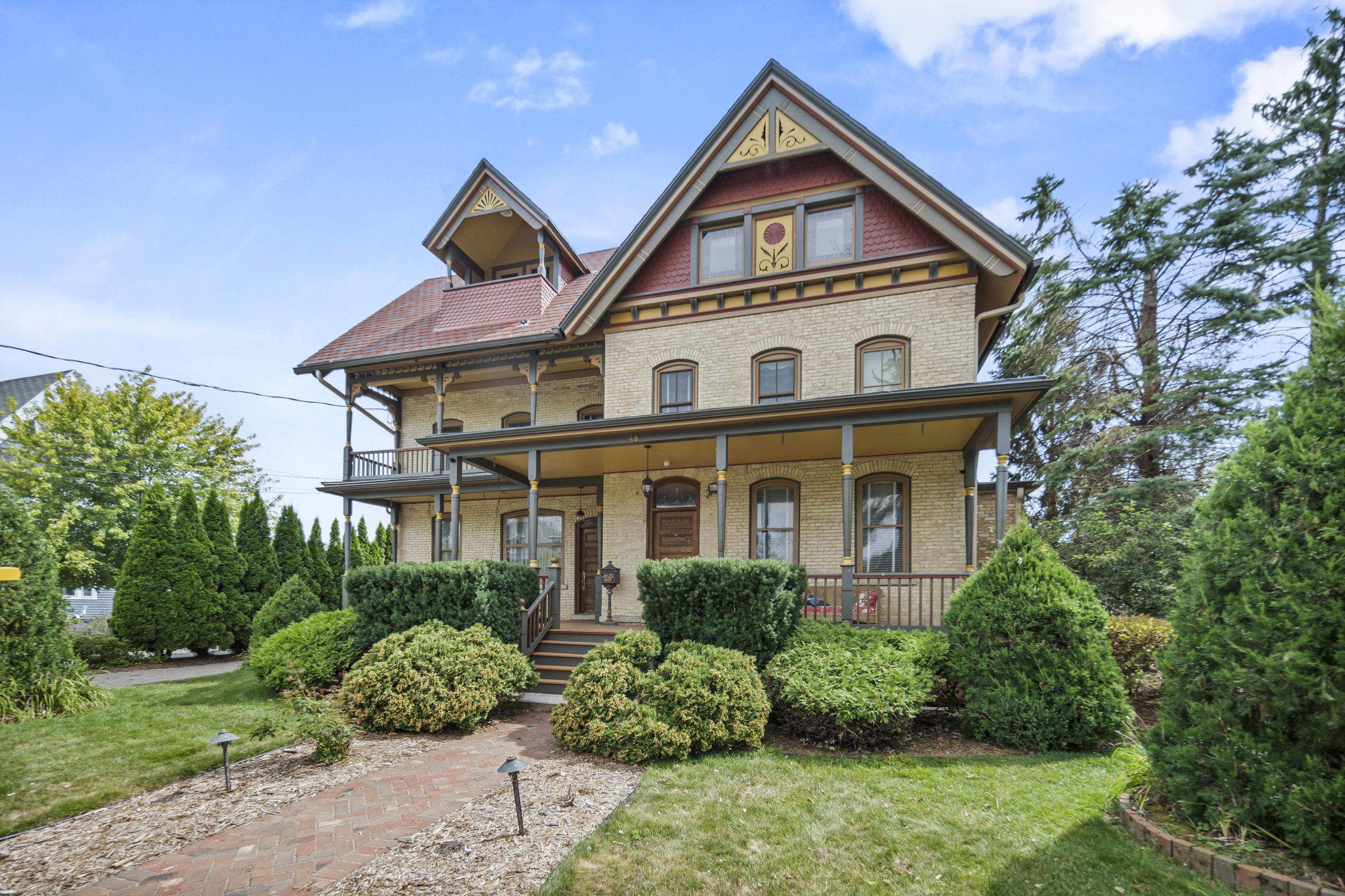 348 NAYMUT Street