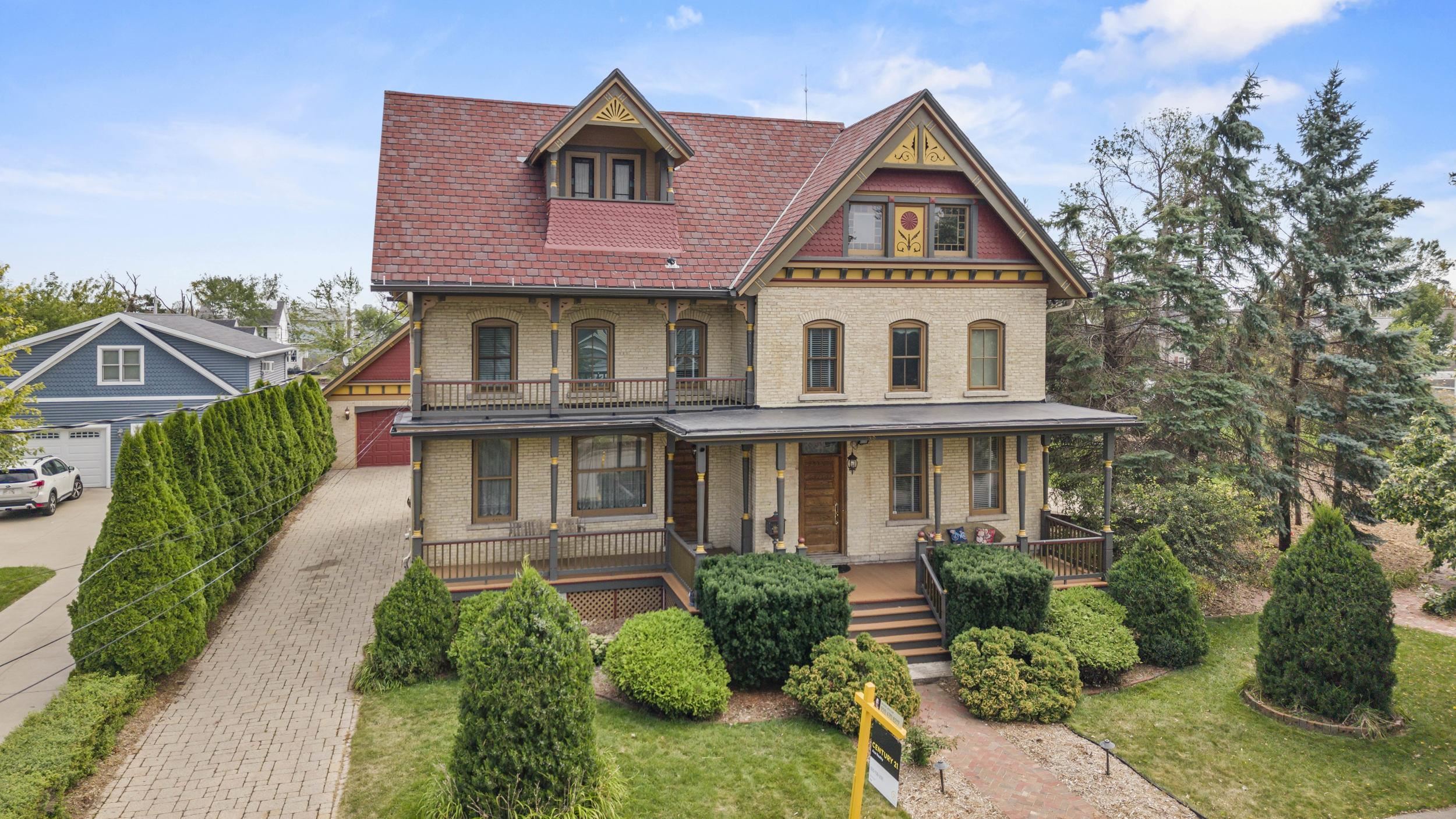 348 NAYMUT Street