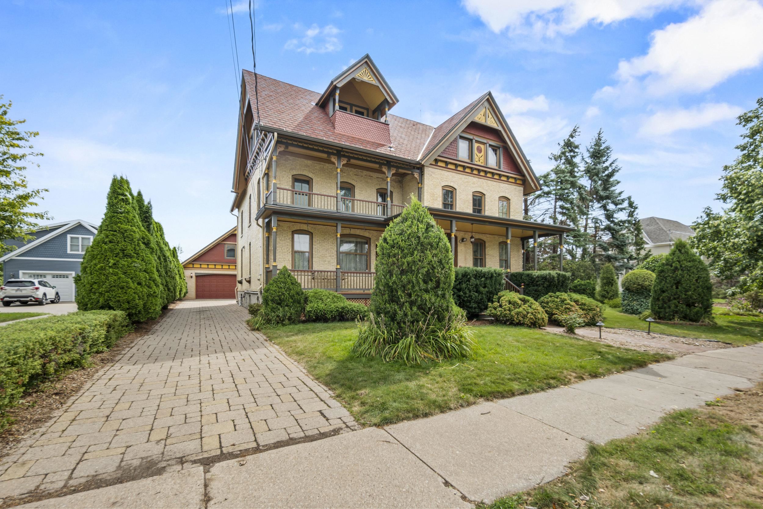 348 NAYMUT Street