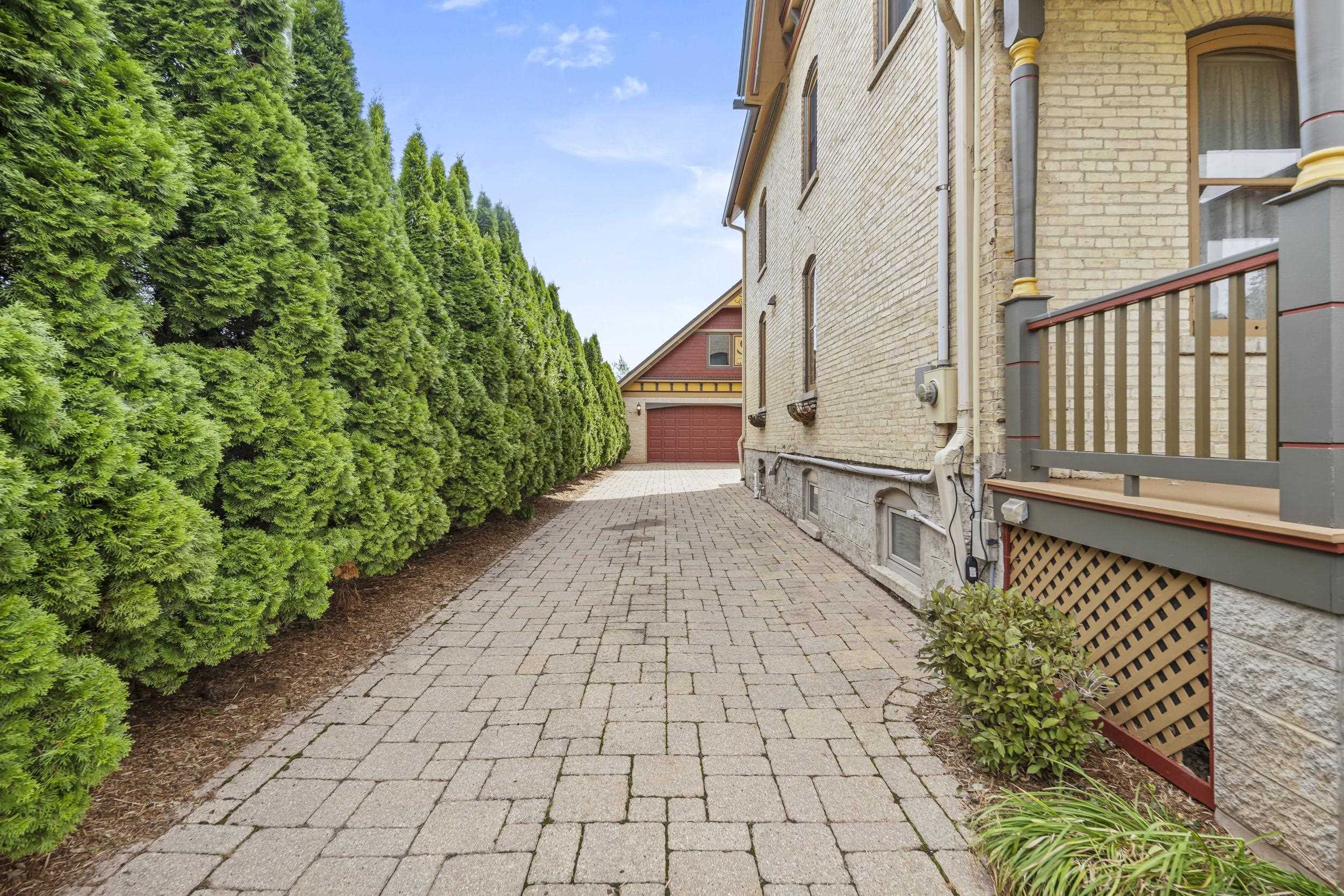 348 NAYMUT Street