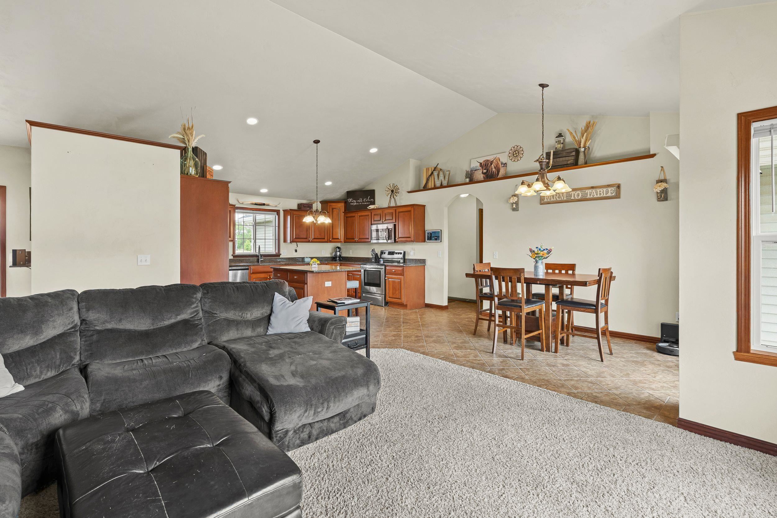 4866 N WREN Drive