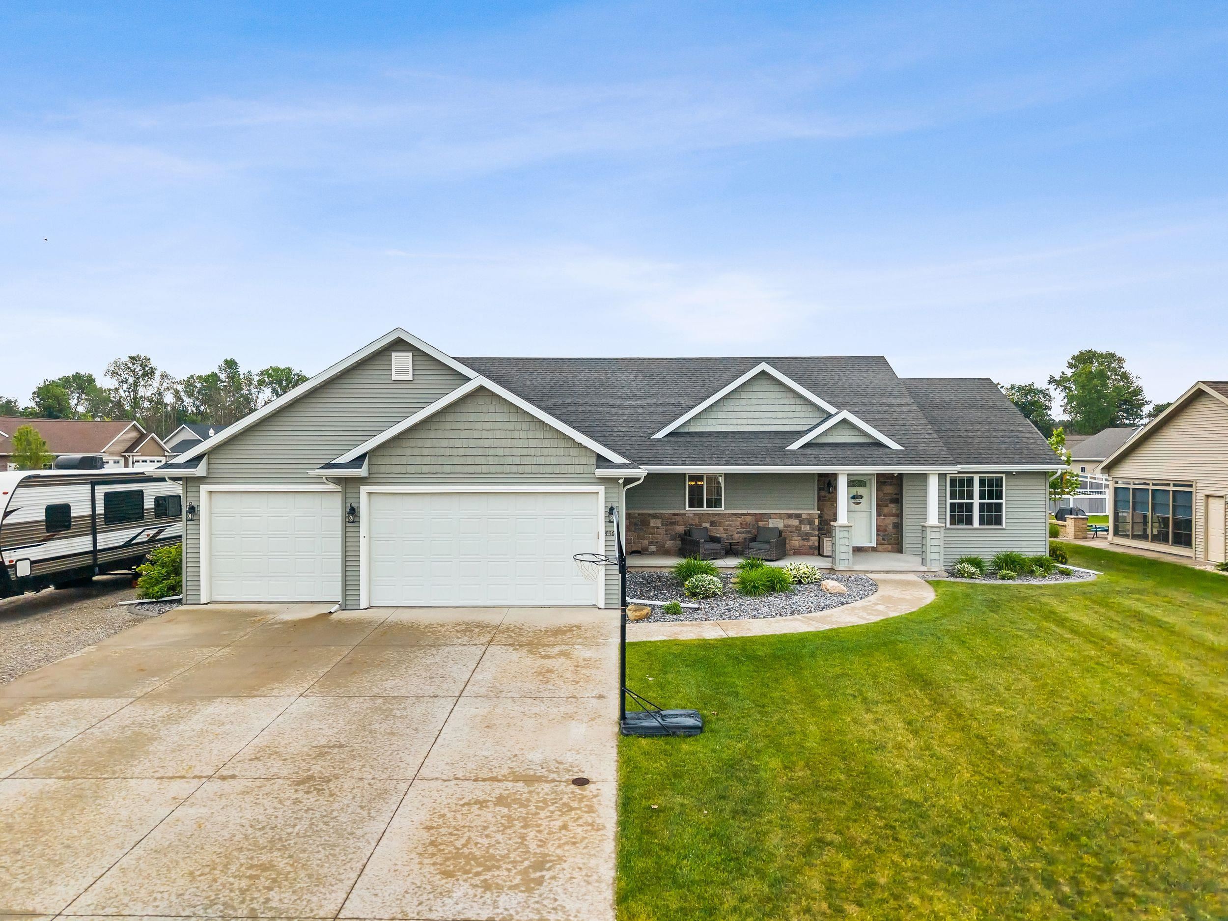 4866 N WREN Drive