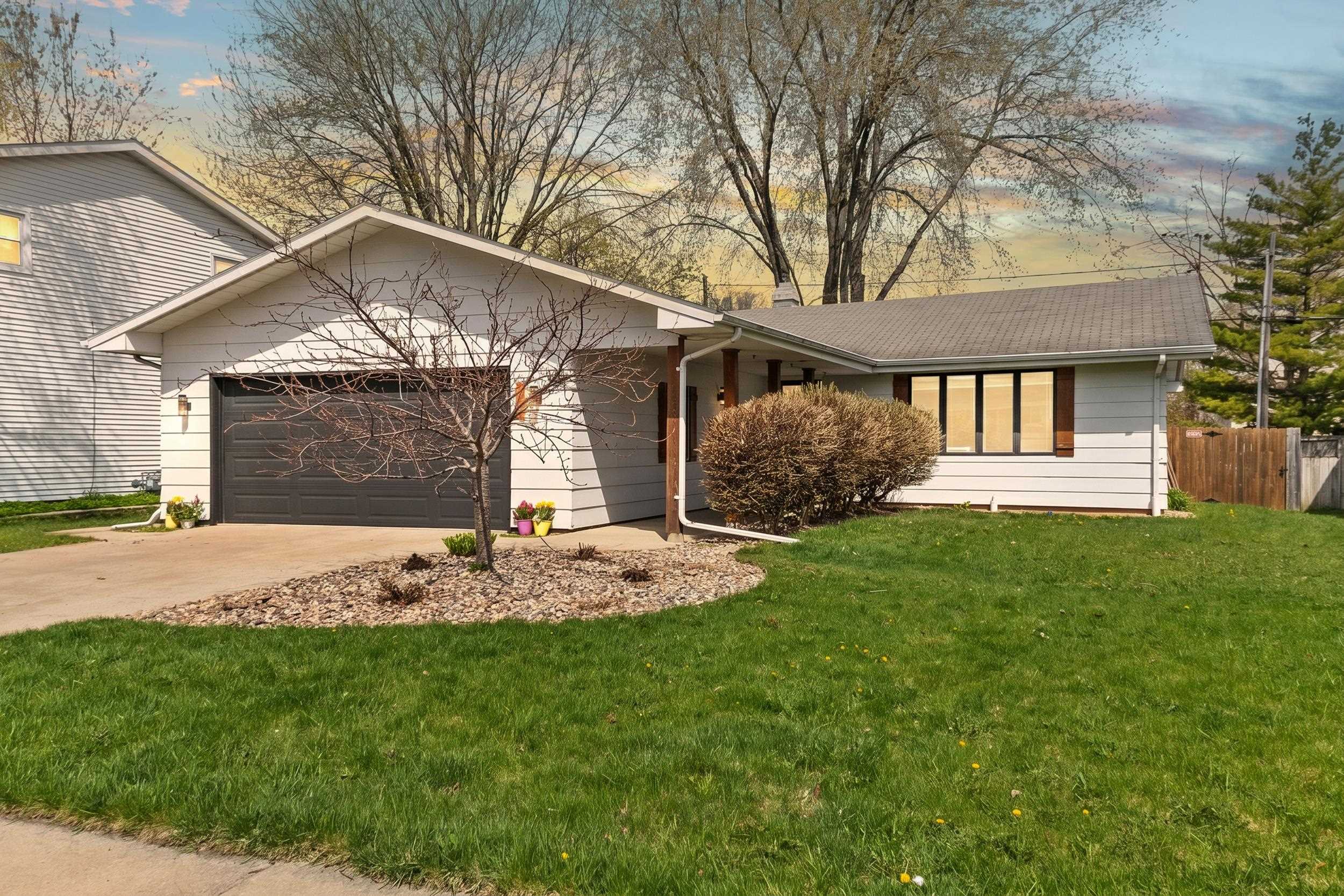546 E COOLIDGE Avenue