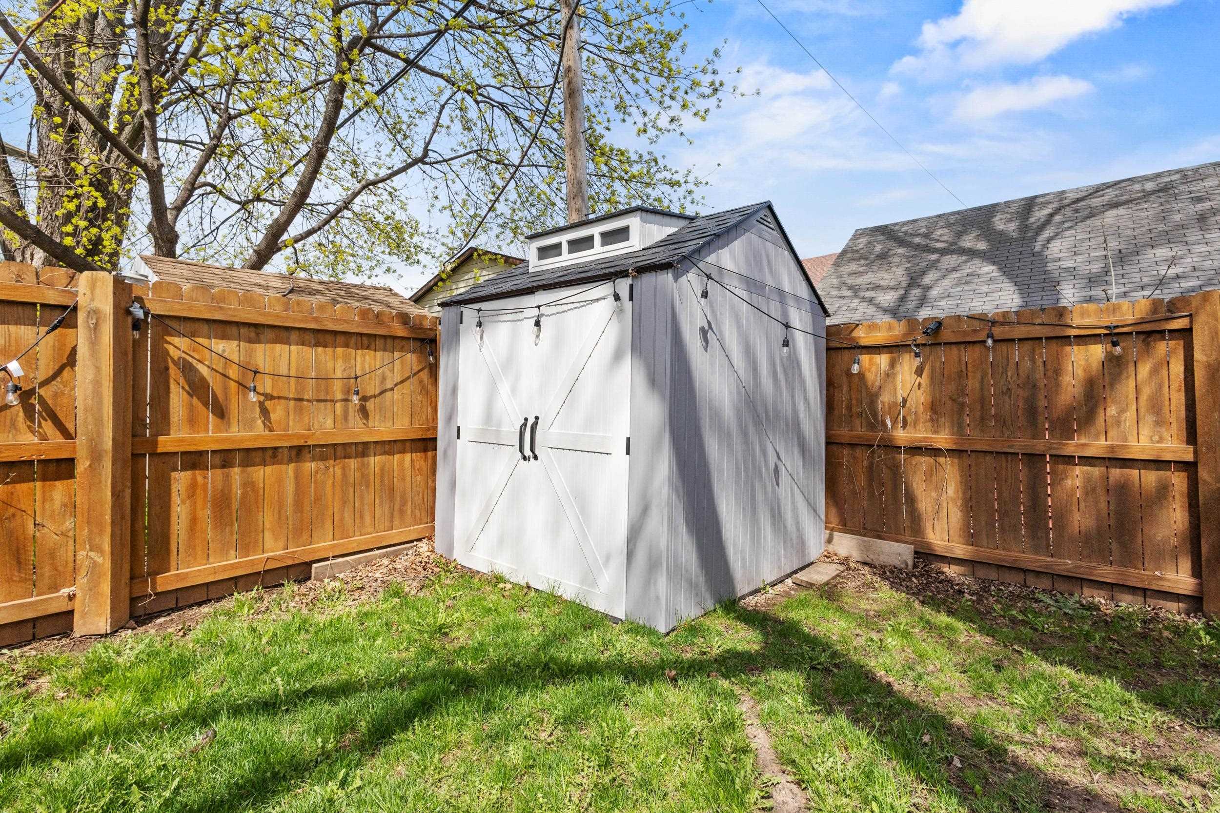 546 E COOLIDGE Avenue