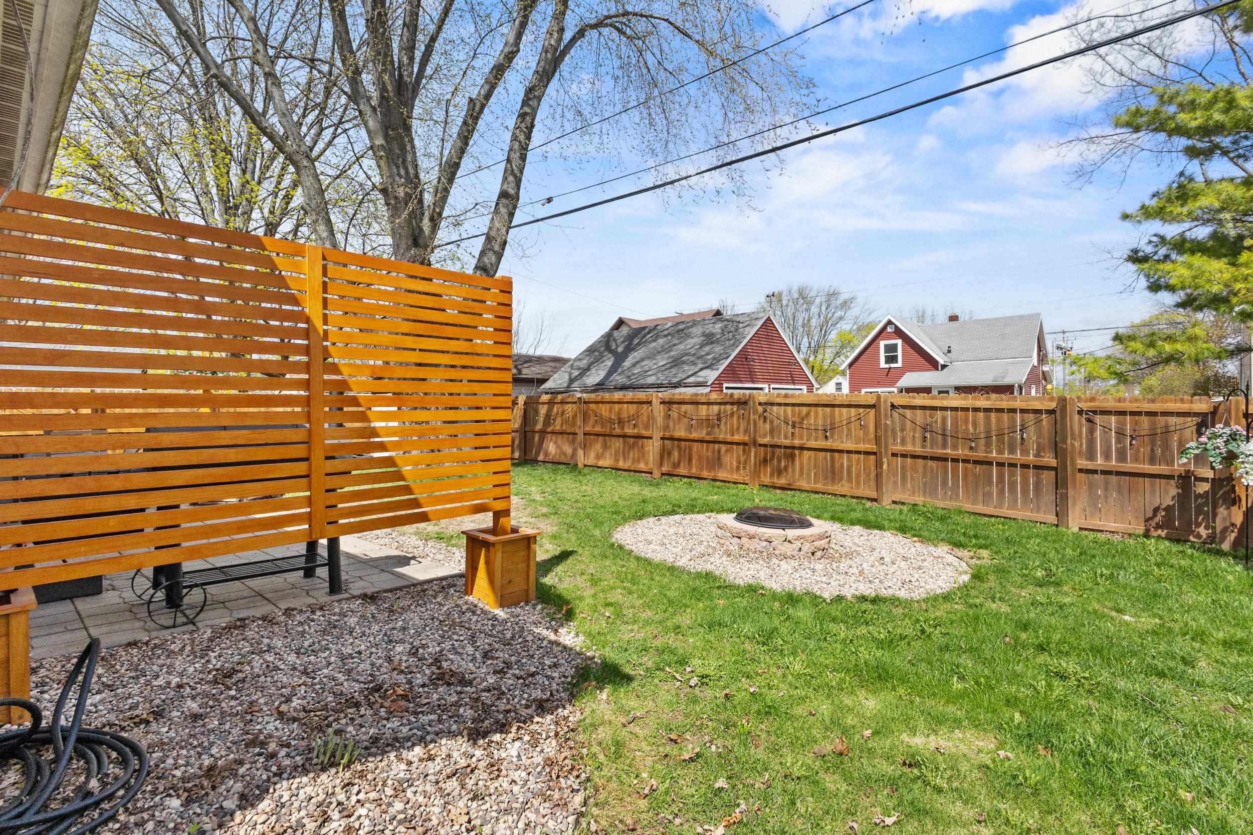 546 E COOLIDGE Avenue