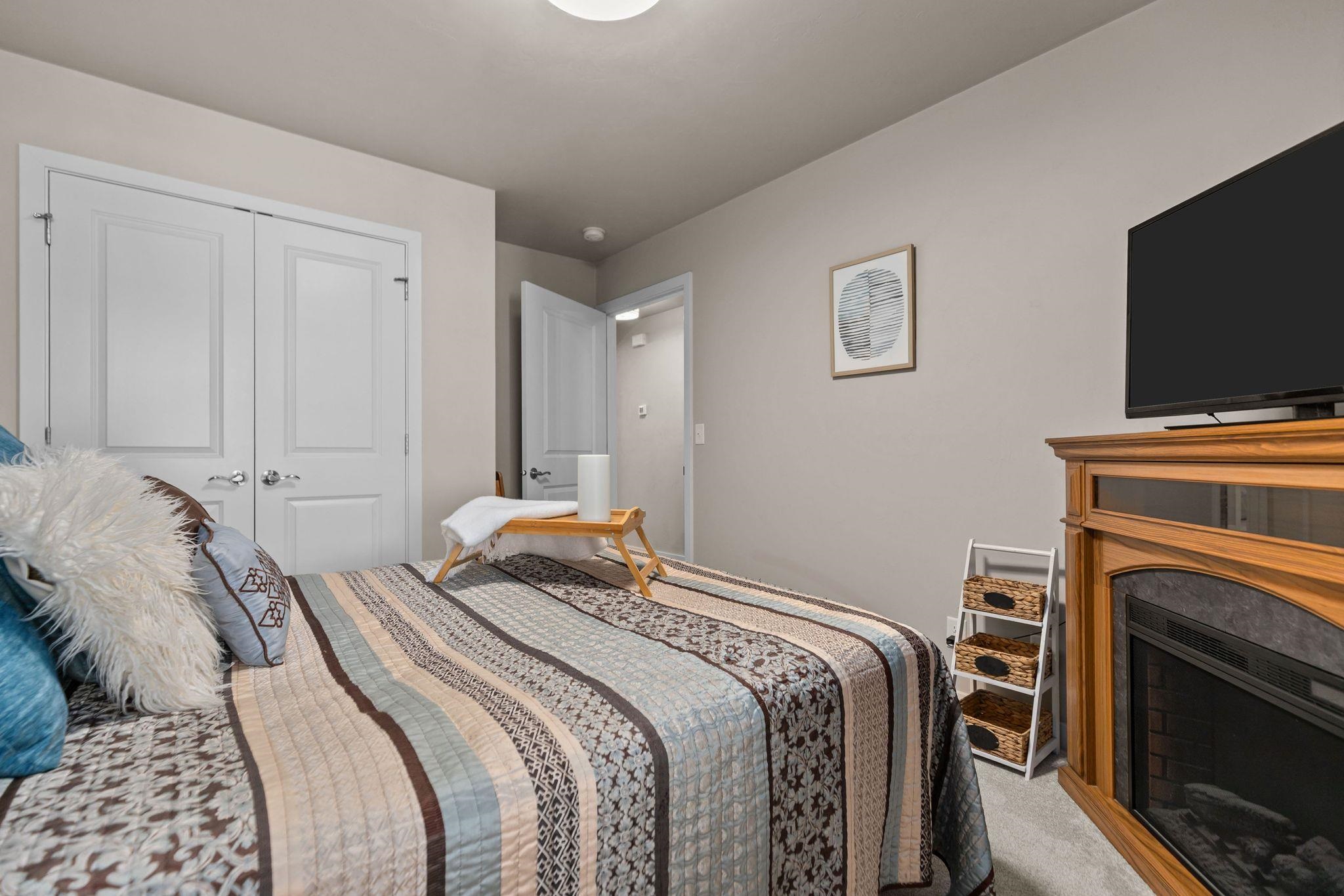 2157 ROYAL CREST Circle Unit: 1