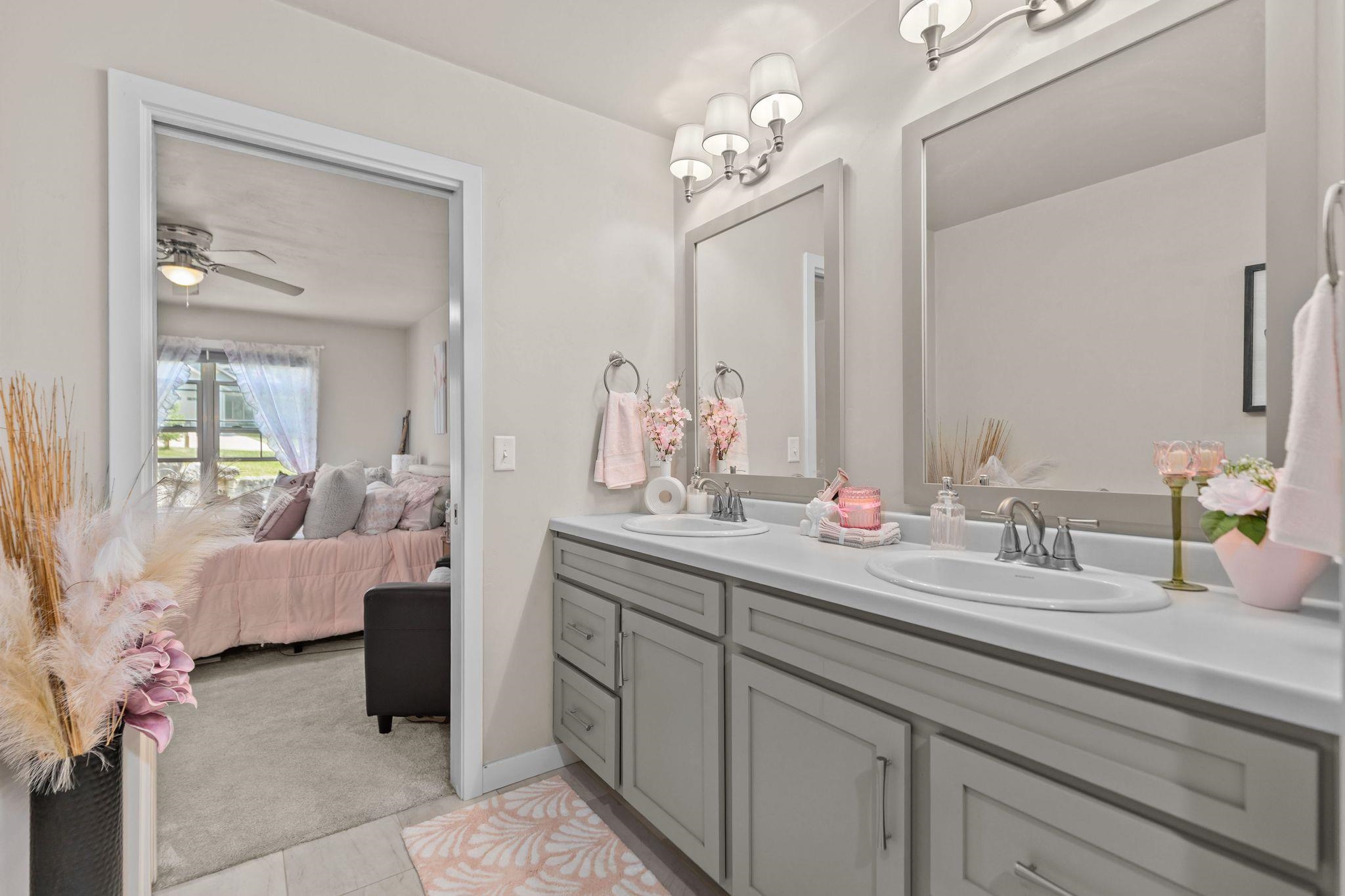 2157 ROYAL CREST Circle Unit: 1