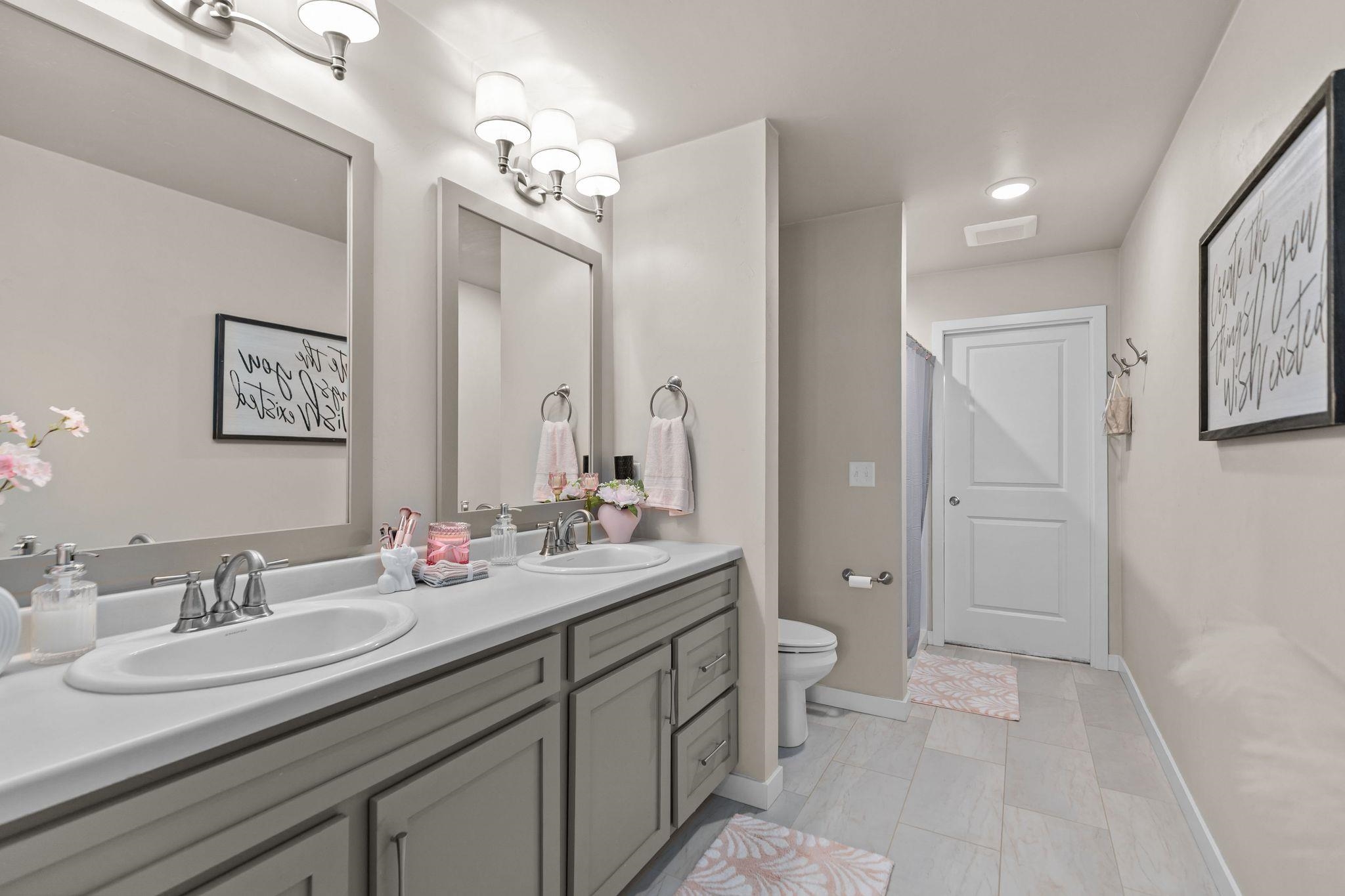 2157 ROYAL CREST Circle Unit: 1