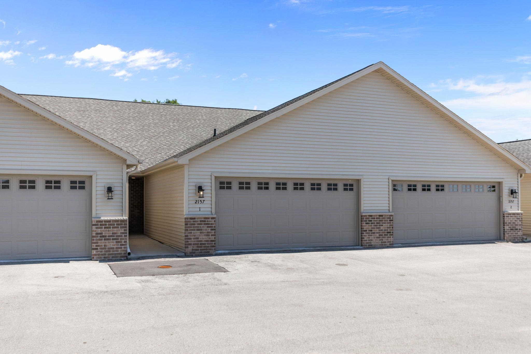 2157 ROYAL CREST Circle Unit: 1