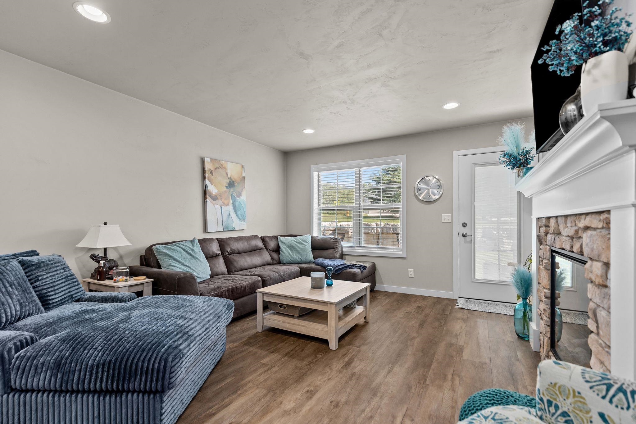 2157 ROYAL CREST Circle Unit: 1