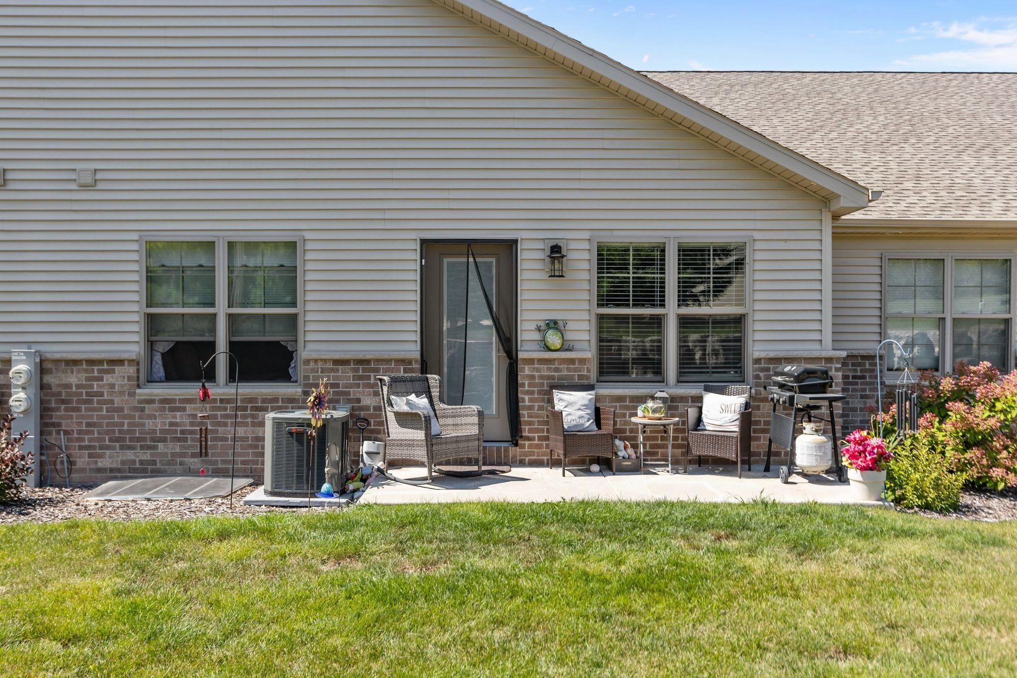2157 ROYAL CREST Circle Unit: 1
