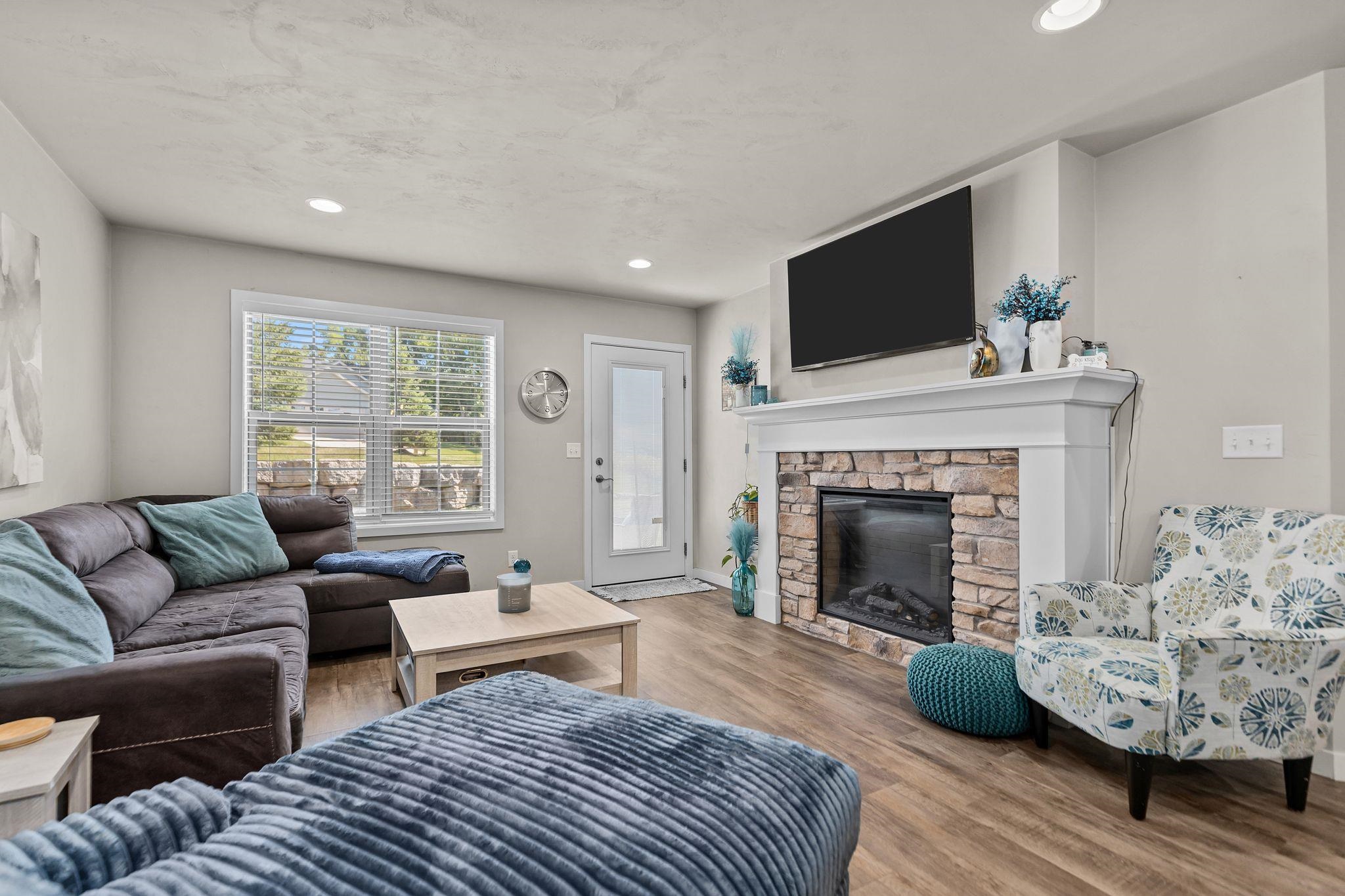 2157 ROYAL CREST Circle Unit: 1