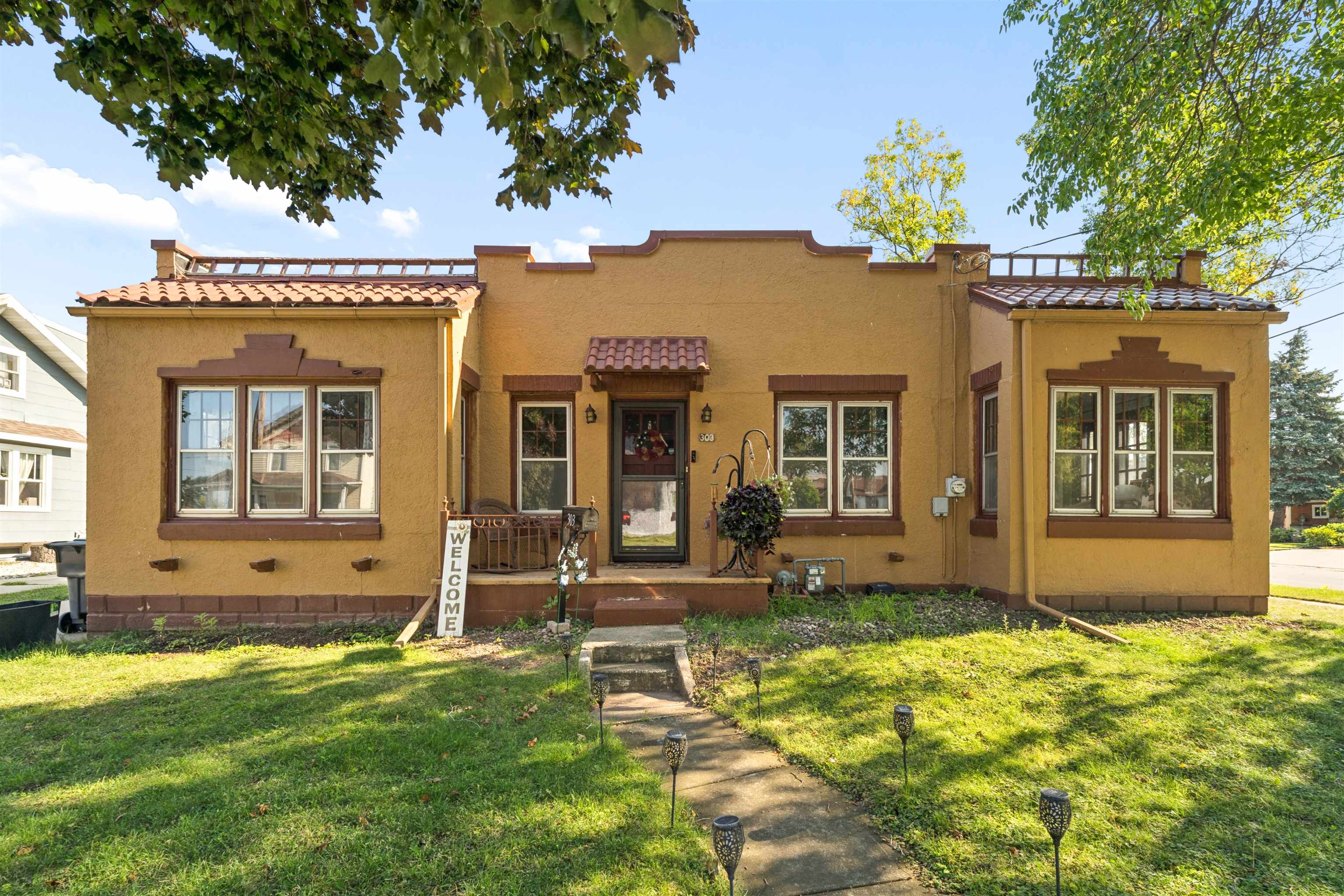 303 W FOREST Avenue