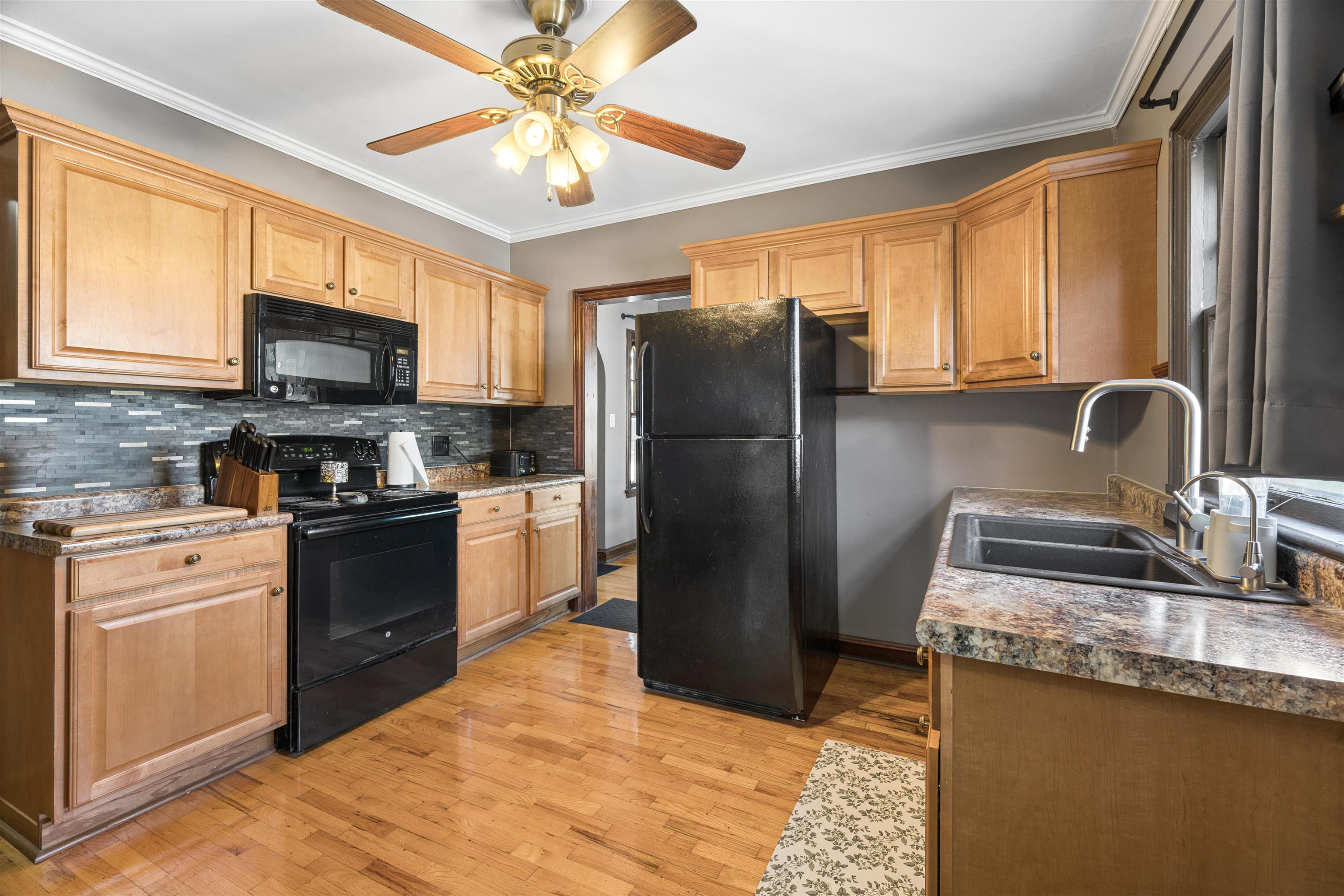 303 W FOREST Avenue