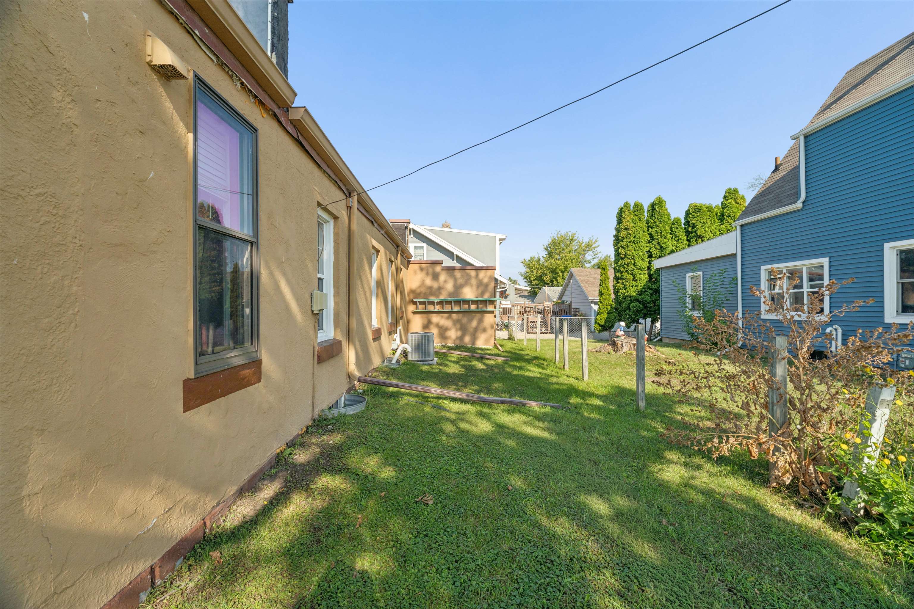 303 W FOREST Avenue