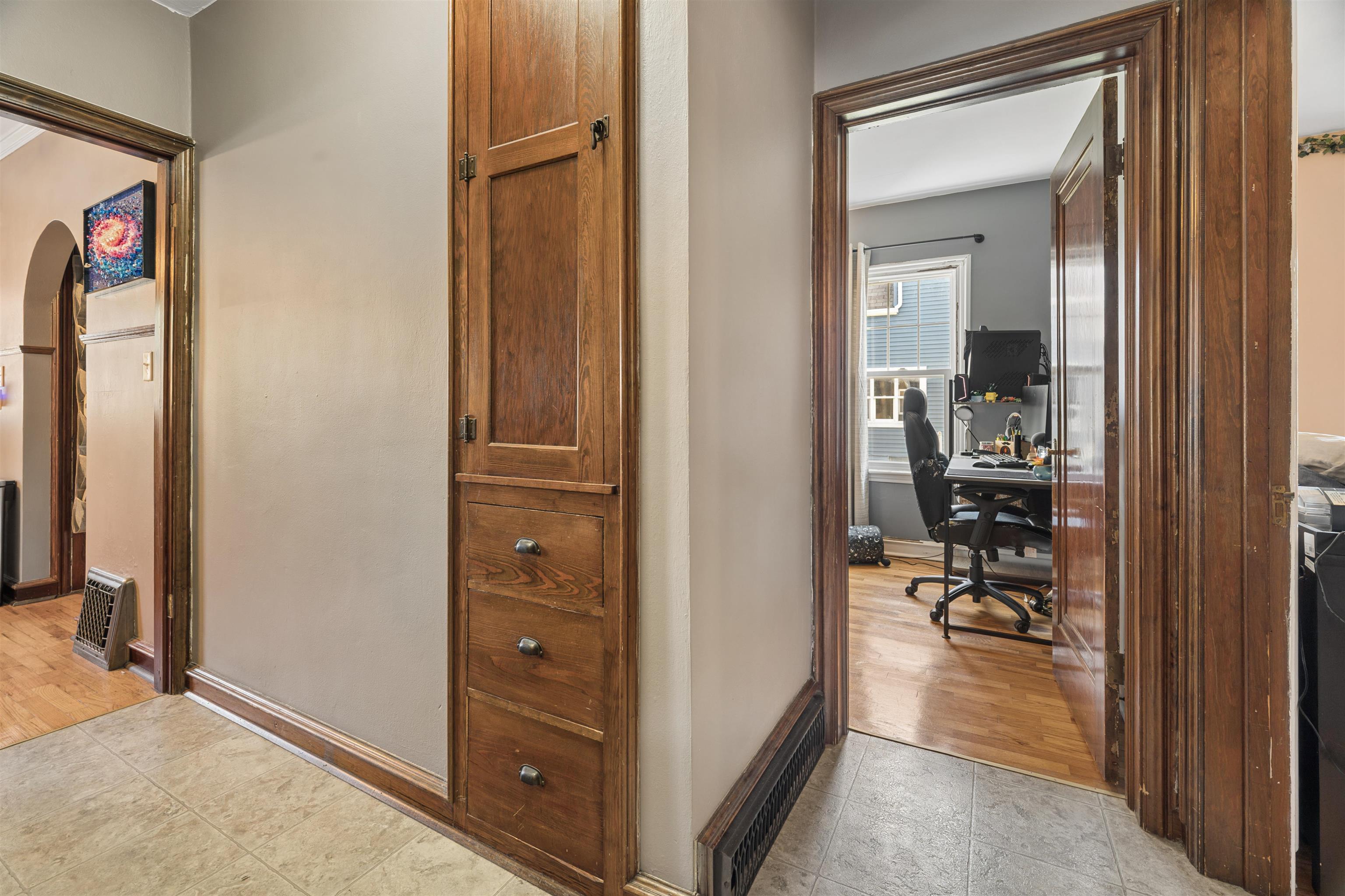 303 W FOREST Avenue