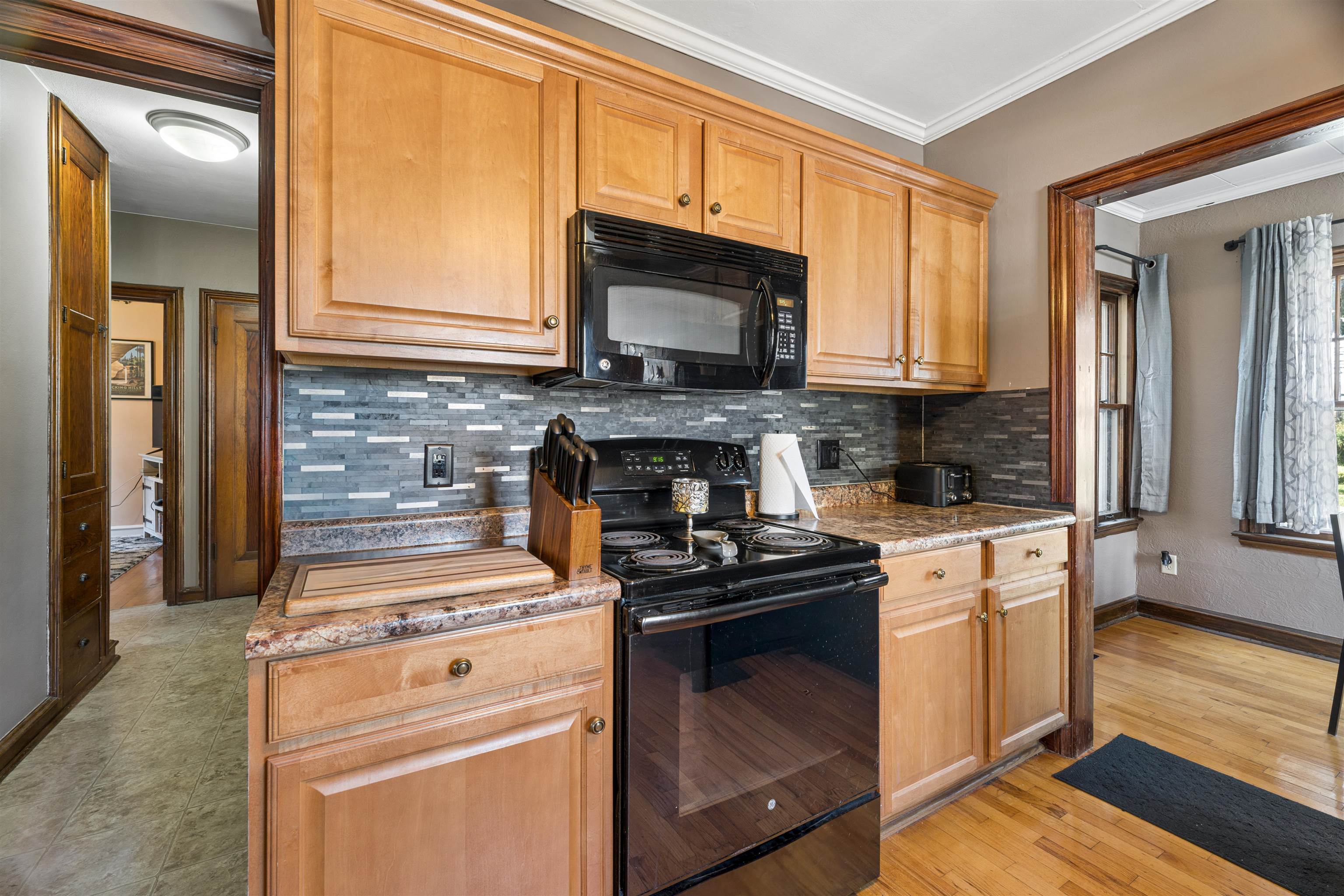 303 W FOREST Avenue