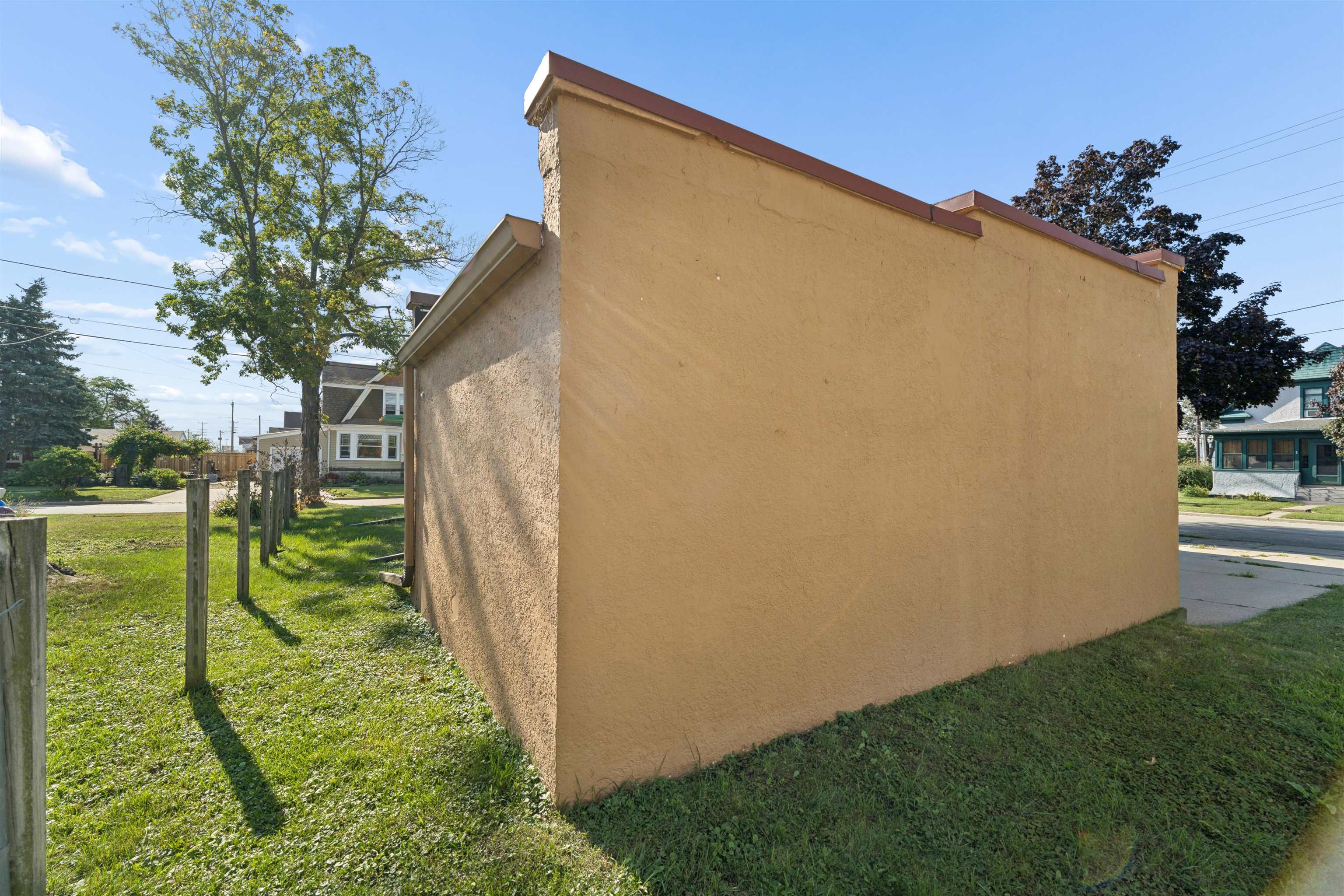 303 W FOREST Avenue