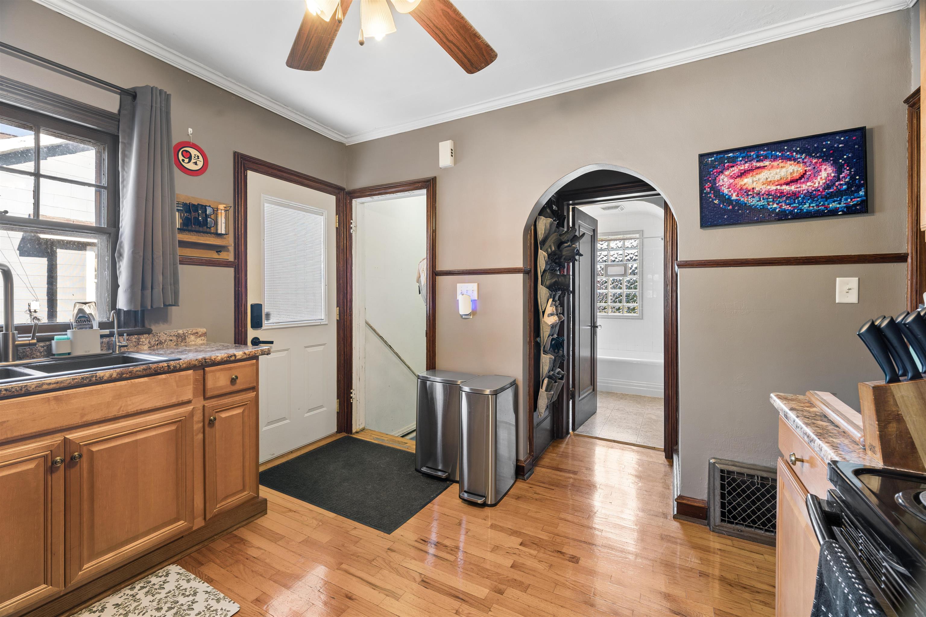 303 W FOREST Avenue
