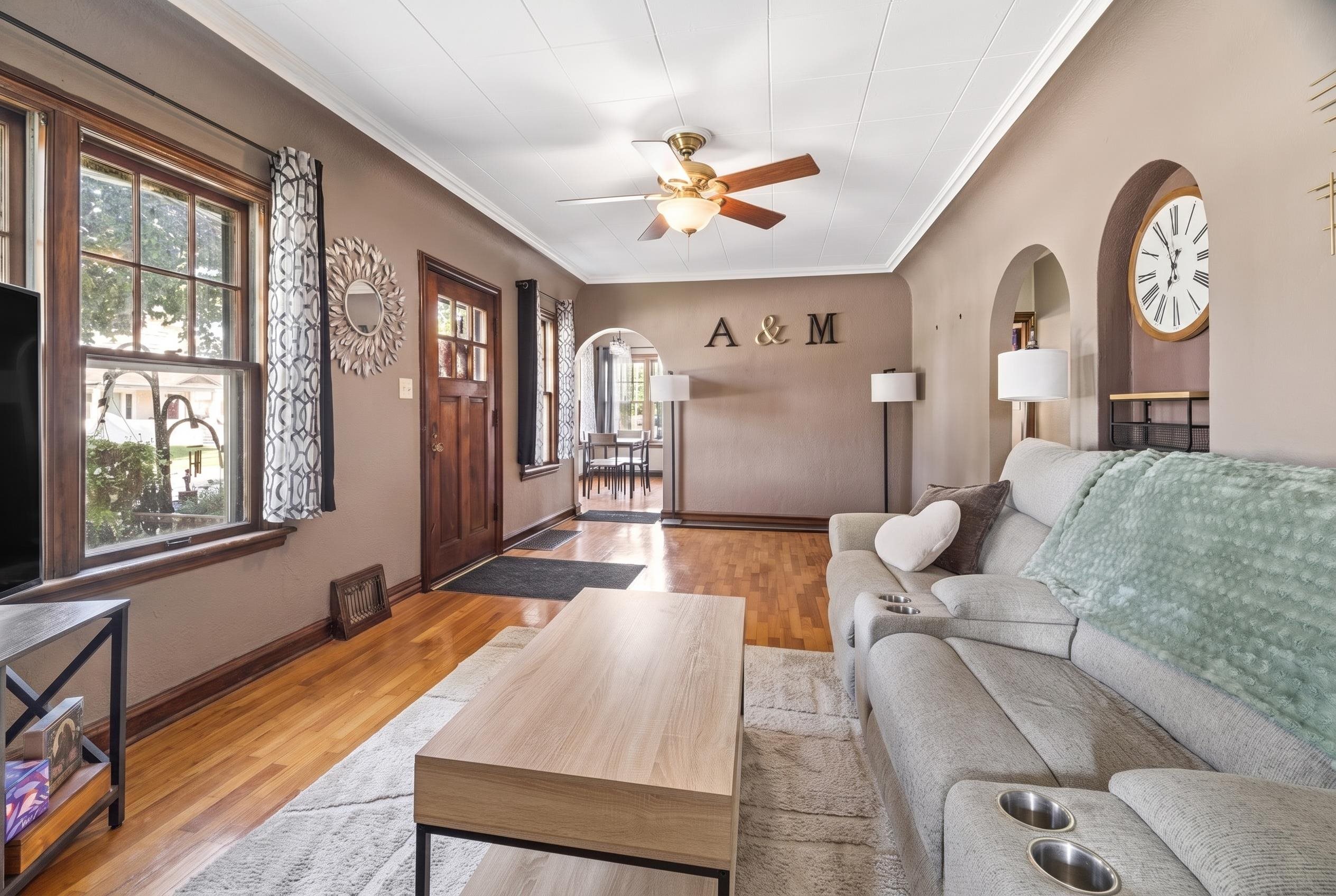 303 W FOREST Avenue
